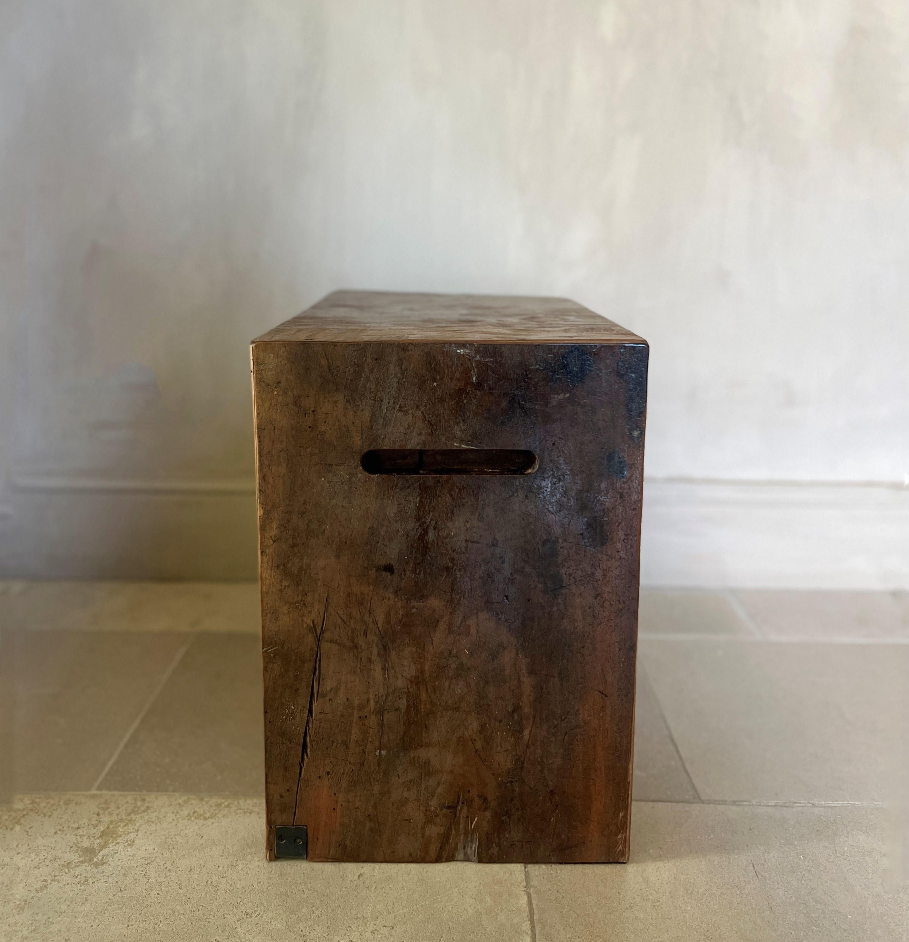Cube custom Sidetable 18th Century Walnut In Good Condition For Sale In Vosselaar, BE
