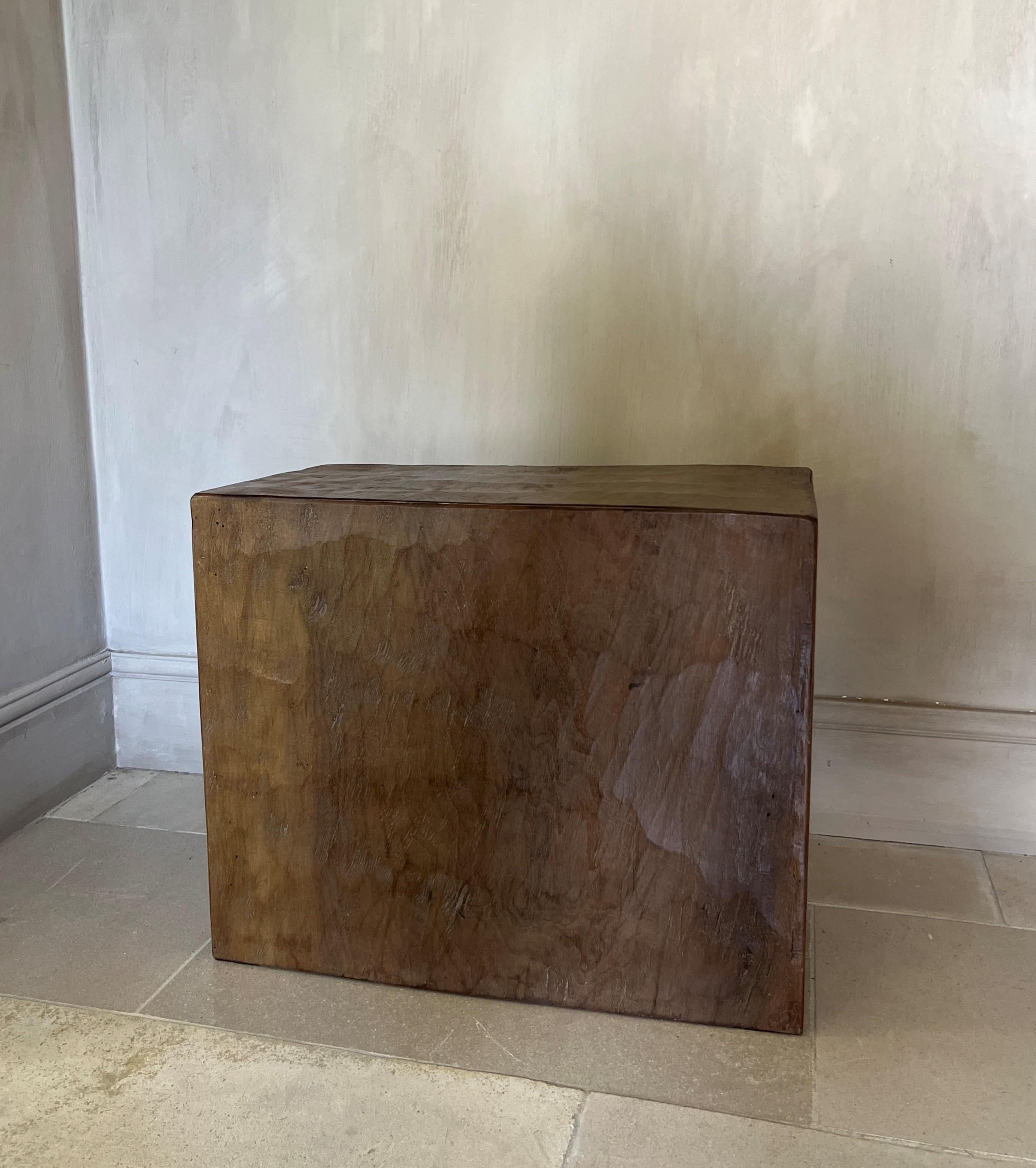 Cube custom Sidetable 18th Century Walnut For Sale 1