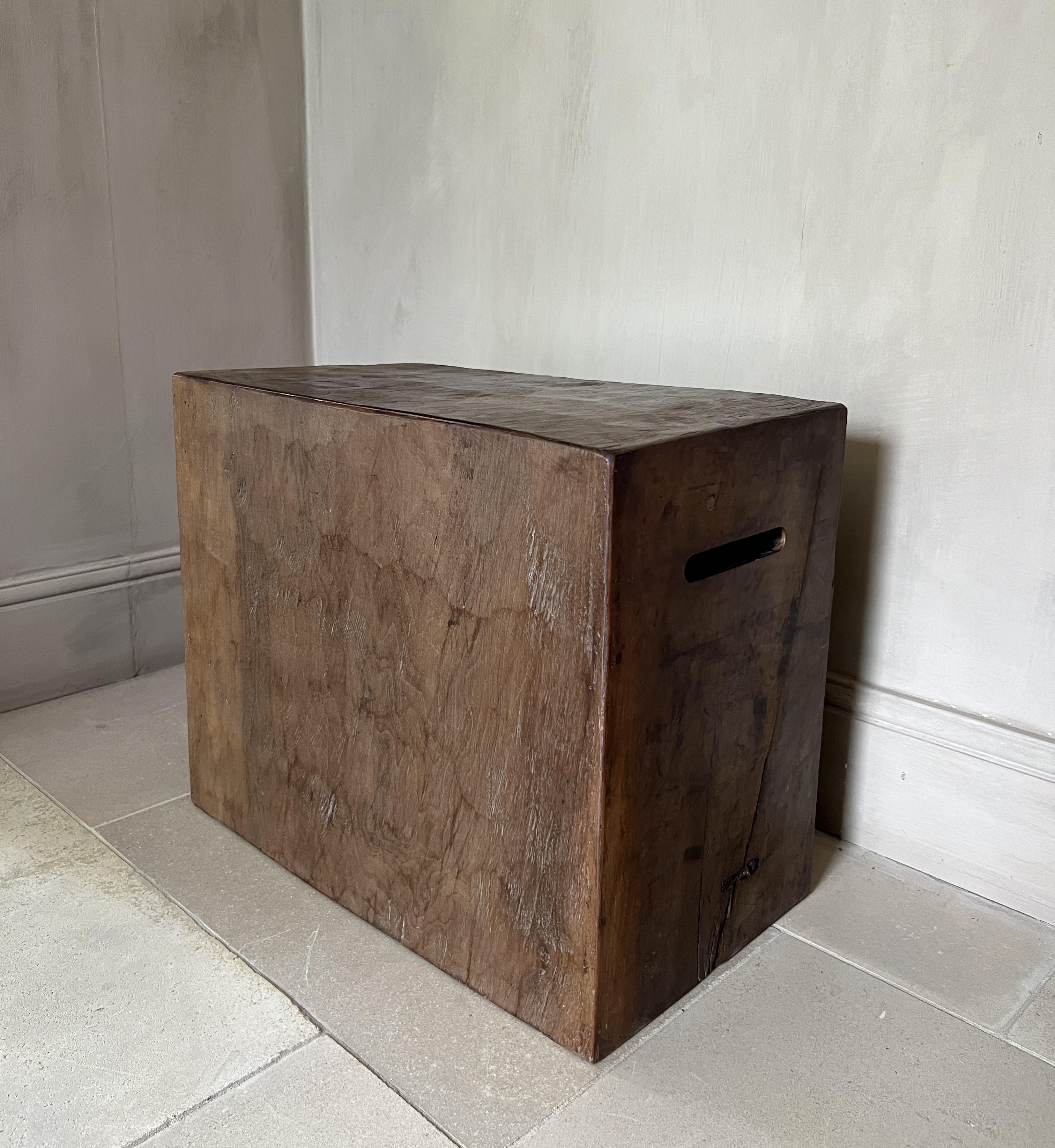 Cube custom Sidetable 18th Century Walnut For Sale 2