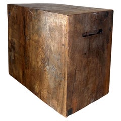 Tavolino su misura a cubo del XVIII secolo in noce