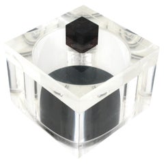 Caja decorativa cúbica de lucita transparente y negra, 1970