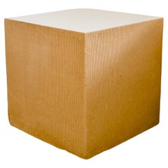 “Cube en Carton” end table