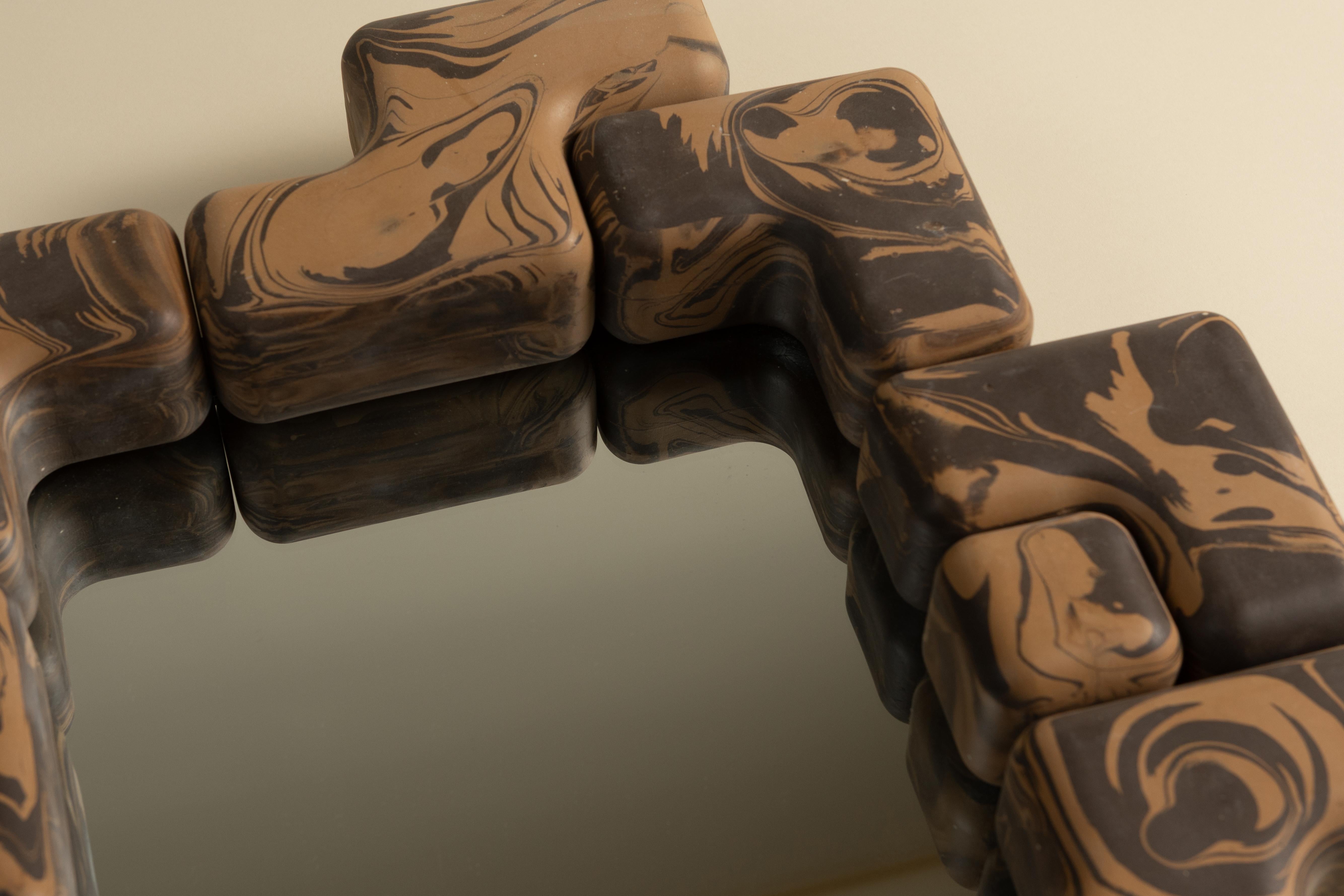Americano Specchio Cube Fit - Marrone su marmo marrone in vendita