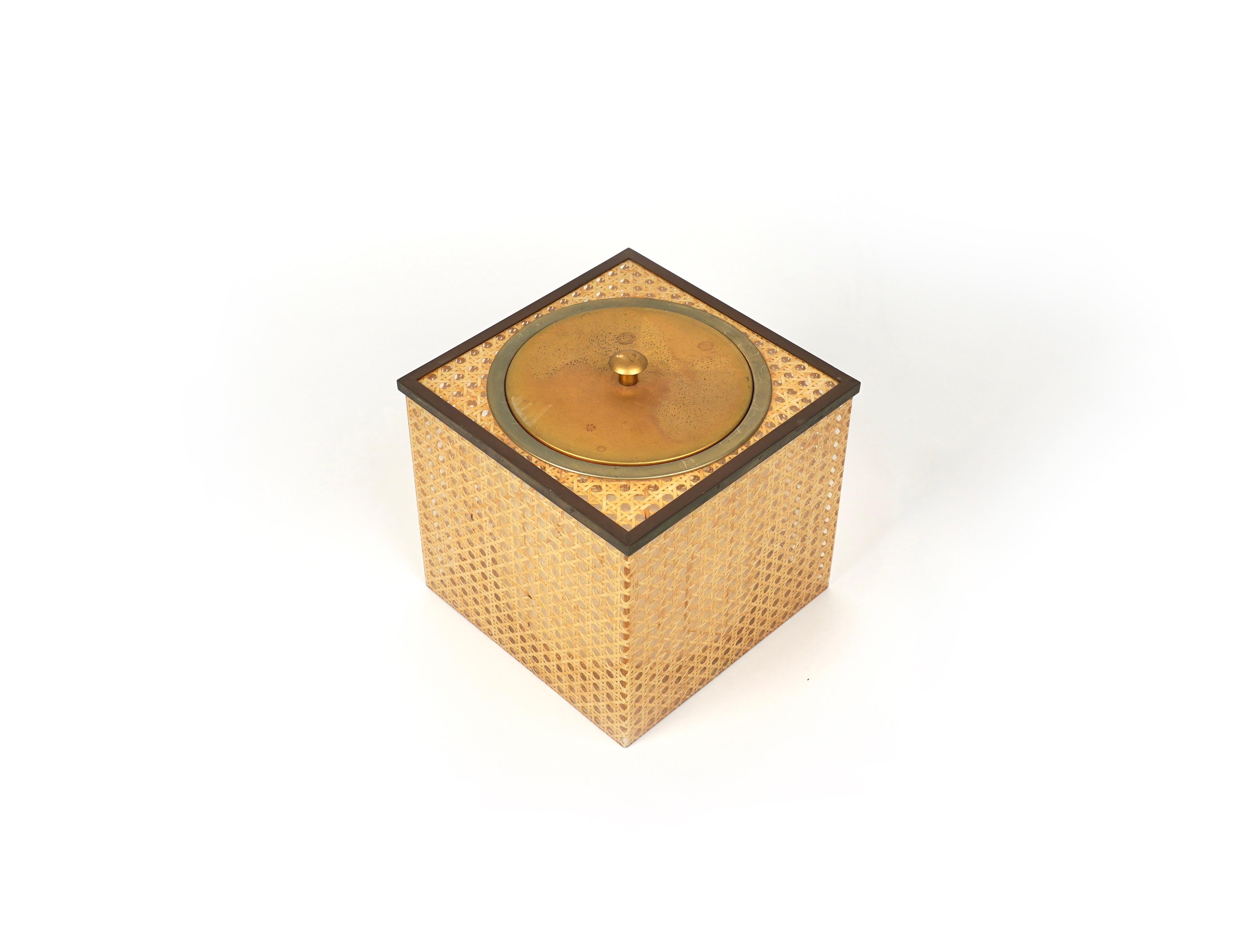 Cube Ice Bucket in Lucite, Rattan and Brass Christian Dior Style, Italy, 1970s In Good Condition For Sale In Rome, IT