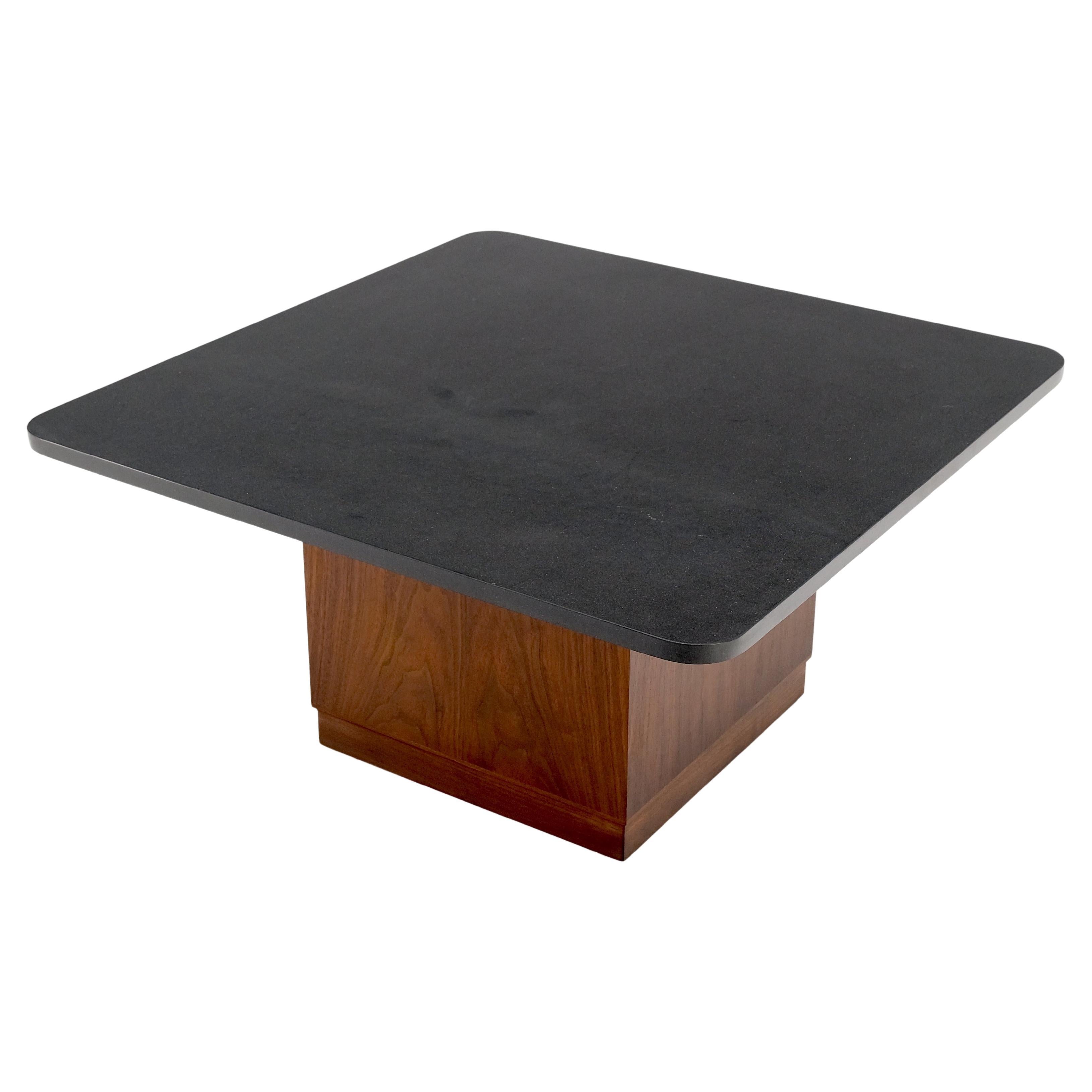 Cube Shape Geölter Nussbaum Sockel Square Slate Too Coffee Center Table MINT! im Angebot