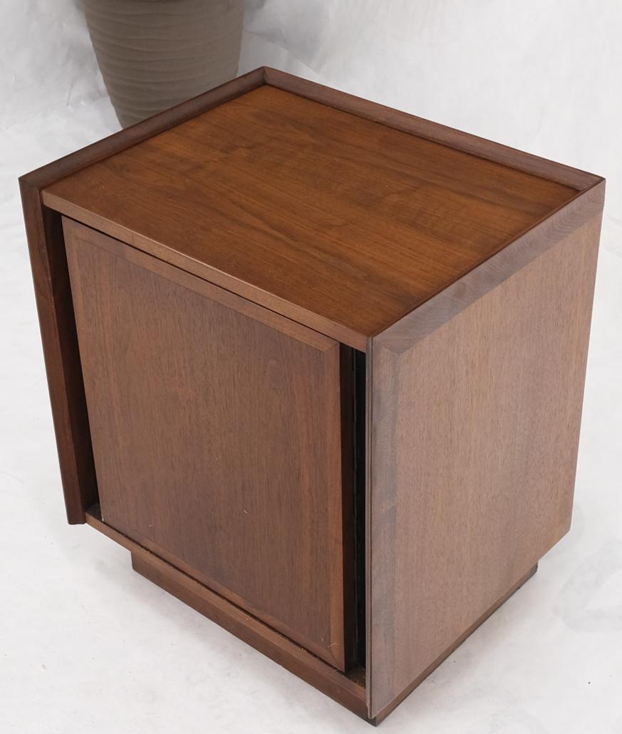 Mid-Century Modern Cube Shape One Door One Drawer Compartment Side End Table For Sale