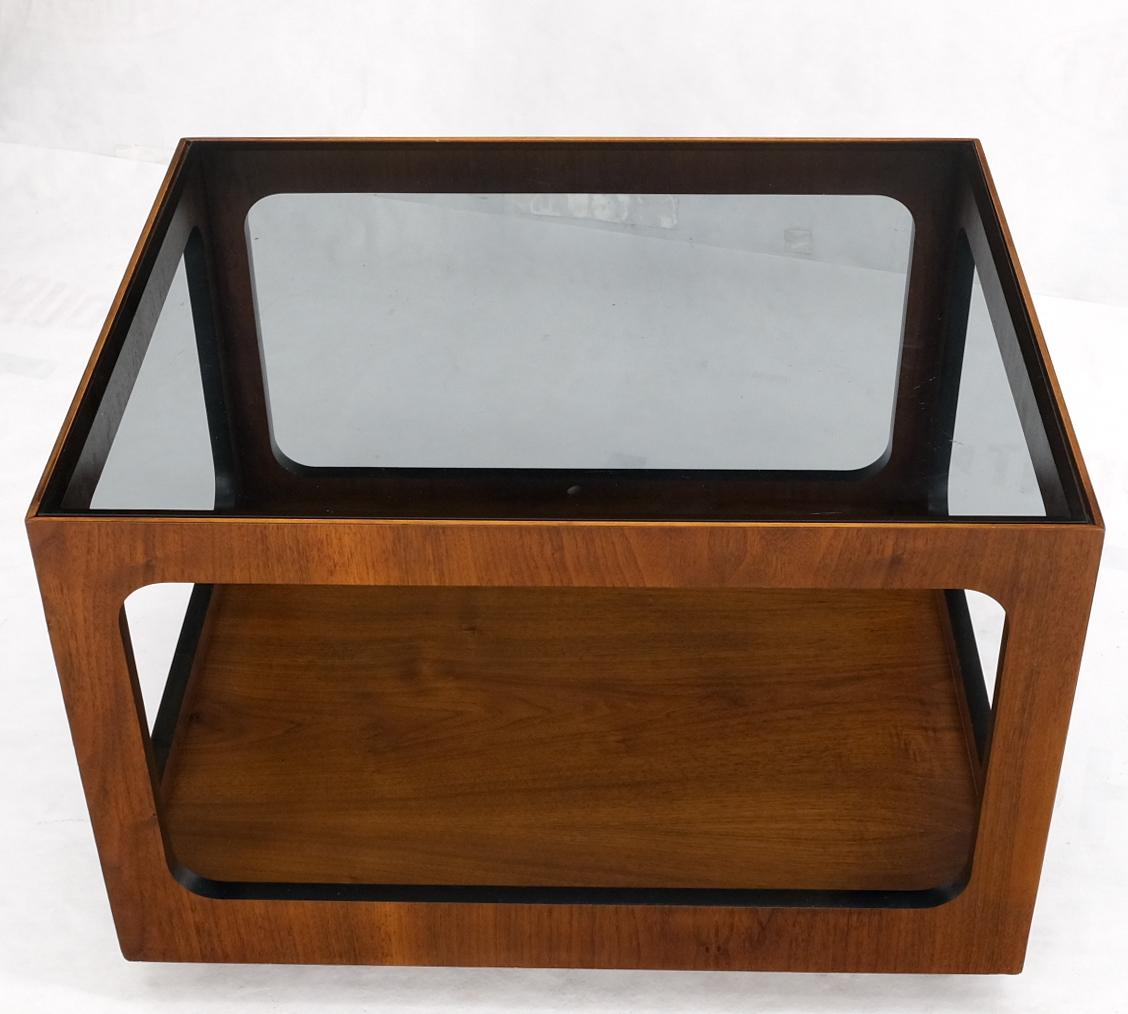 Cube Shape Rectangular Smoked Glass Oiled Walnut Side End Table In Good Condition For Sale In Rockaway, NJ