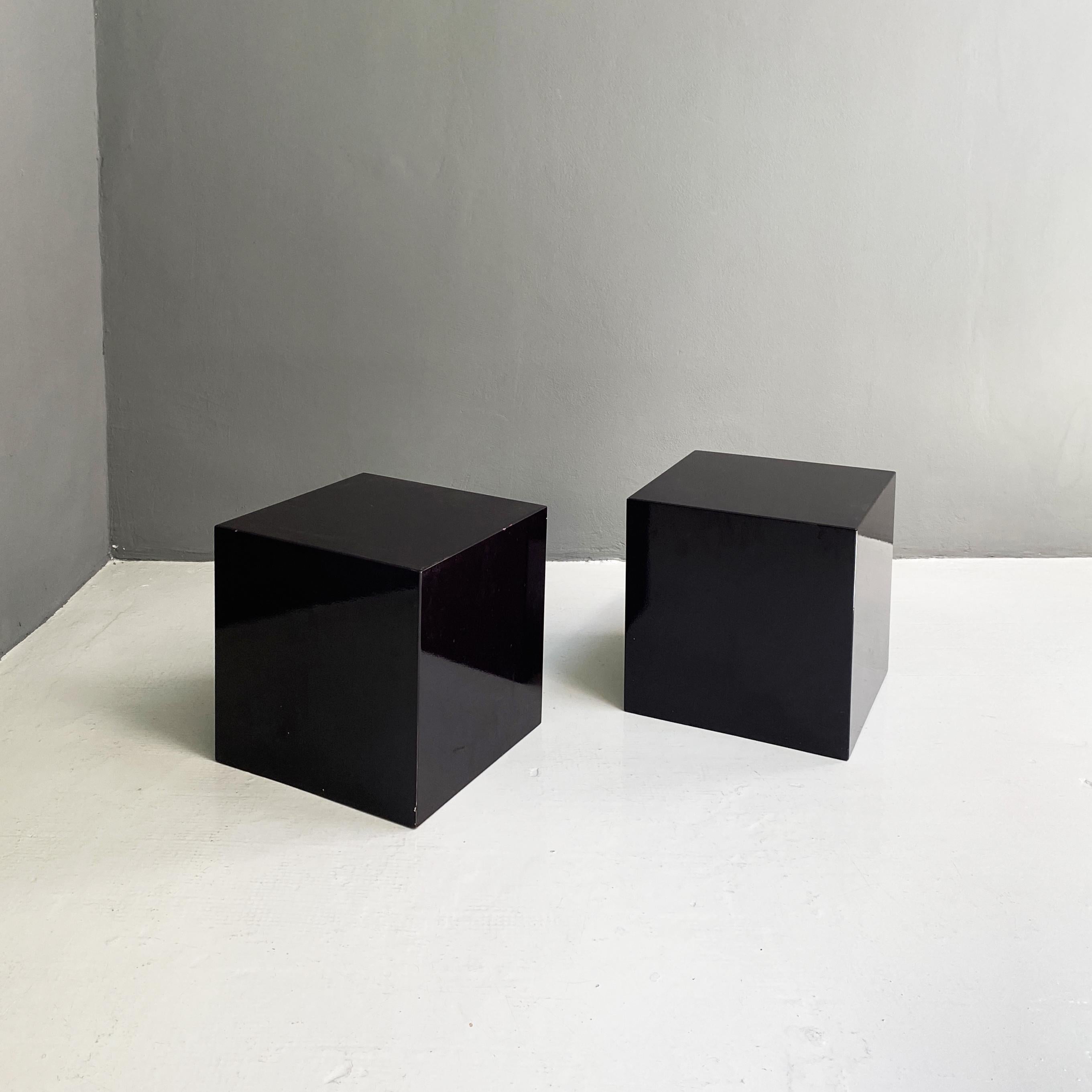 Cube-Shaped Coffee Tables or Bedside Tables in Dark Brown Lacquered Wood, 1990s  In Good Condition In MIlano, IT