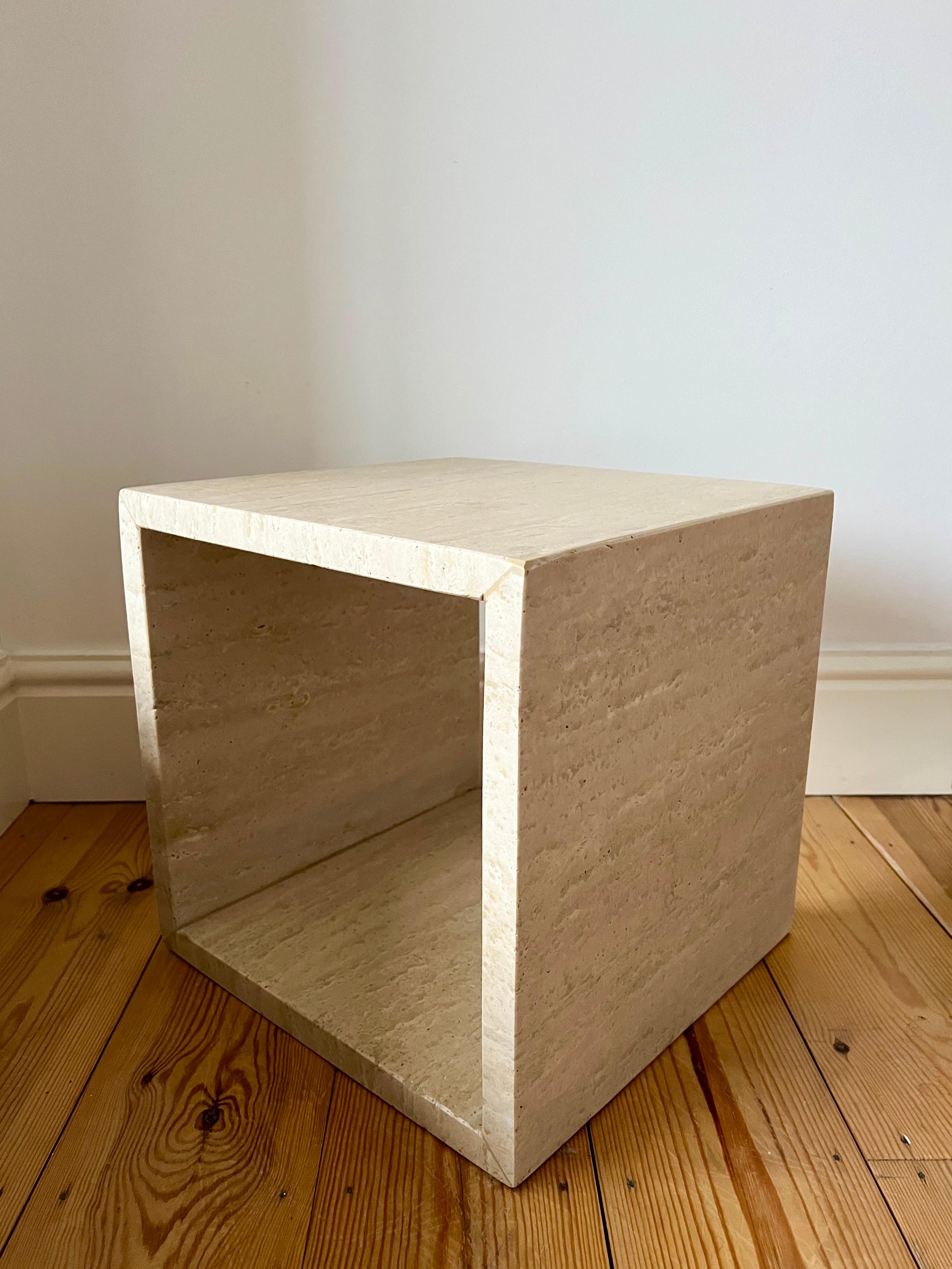 Cube side table in natural travertine stone In Good Condition In Bristol, GB