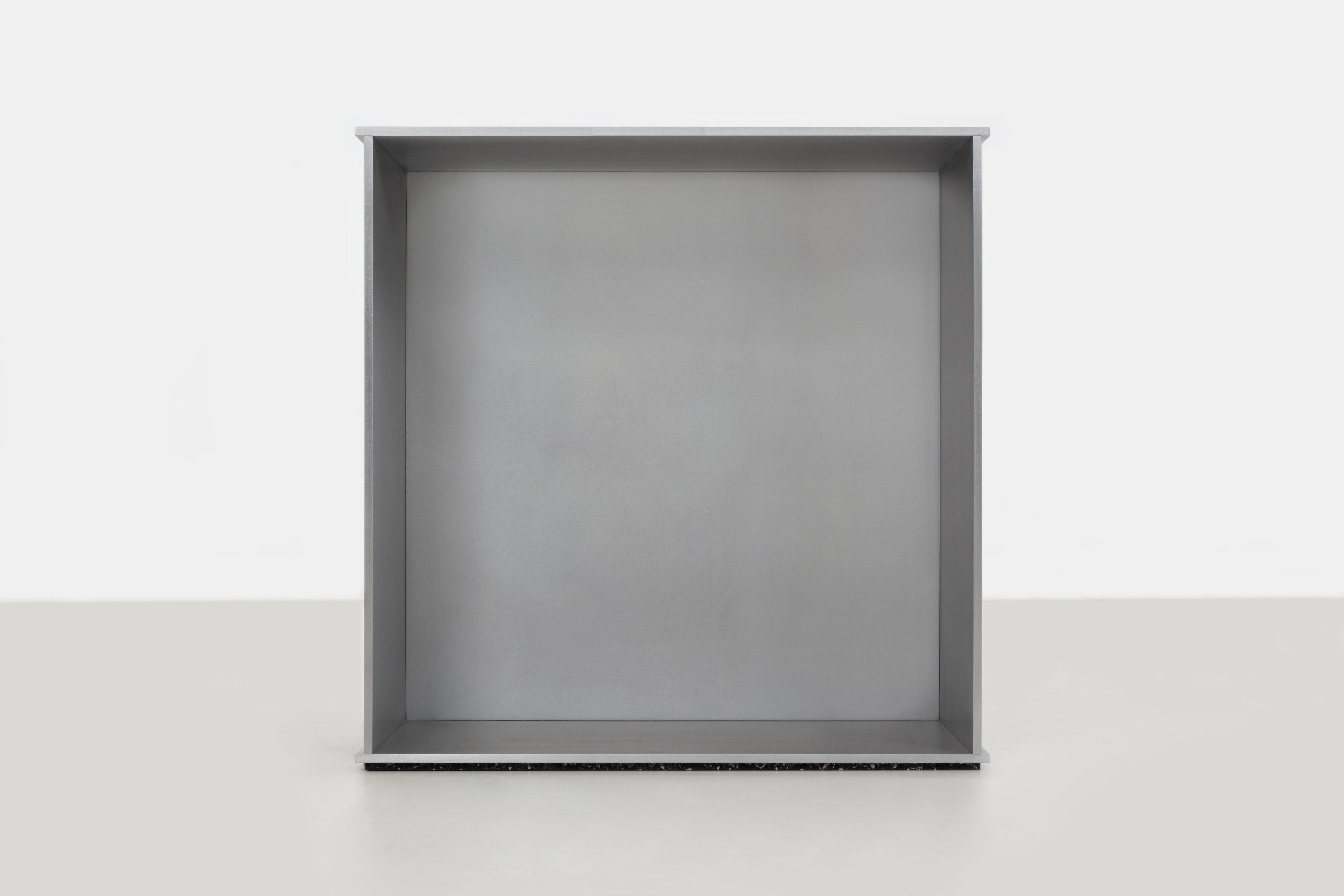 XXIe siècle et contemporain Table d'appoint cubique en plaque d'aluminium ciré de Jonathan Nesci en vente