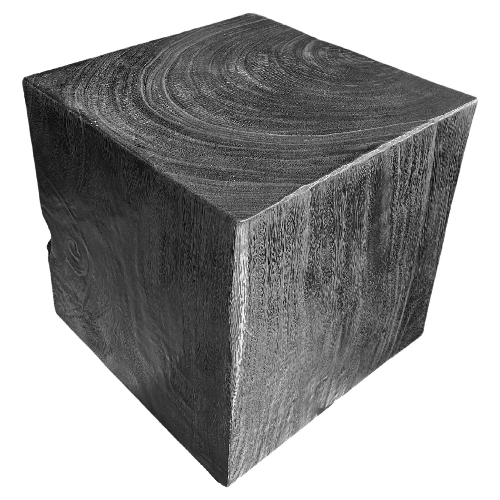 Table d'appoint cubique, bois de Mango, finition organique moderne, brûlée