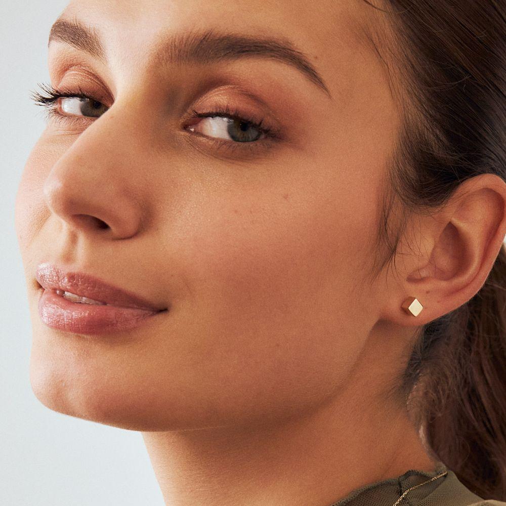 Cube Stud Earrings in 14K Solid Yellow Gold In New Condition For Sale In New York, NY
