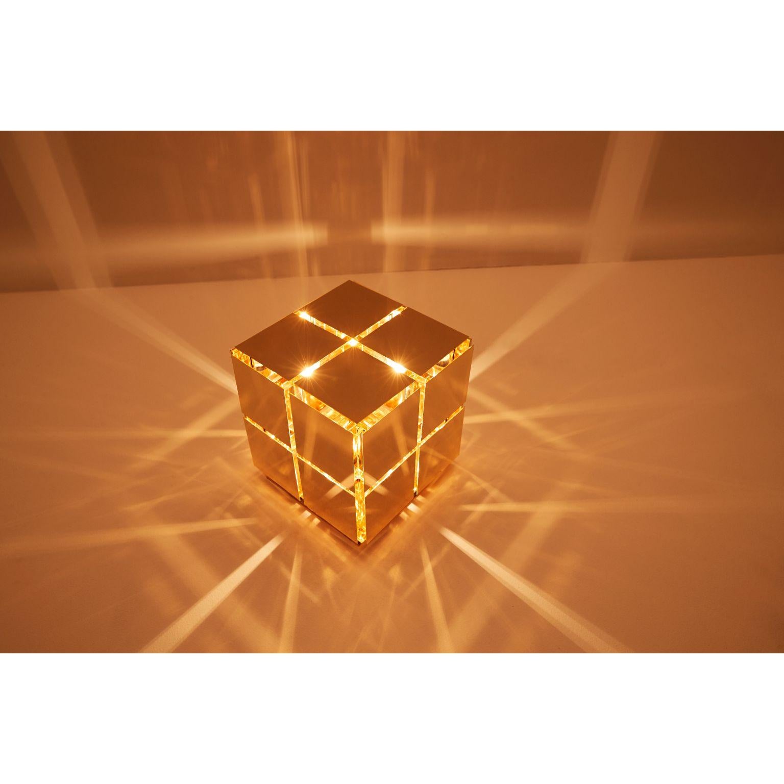 Laiton Lampe de table cubique par Mydriaz en vente