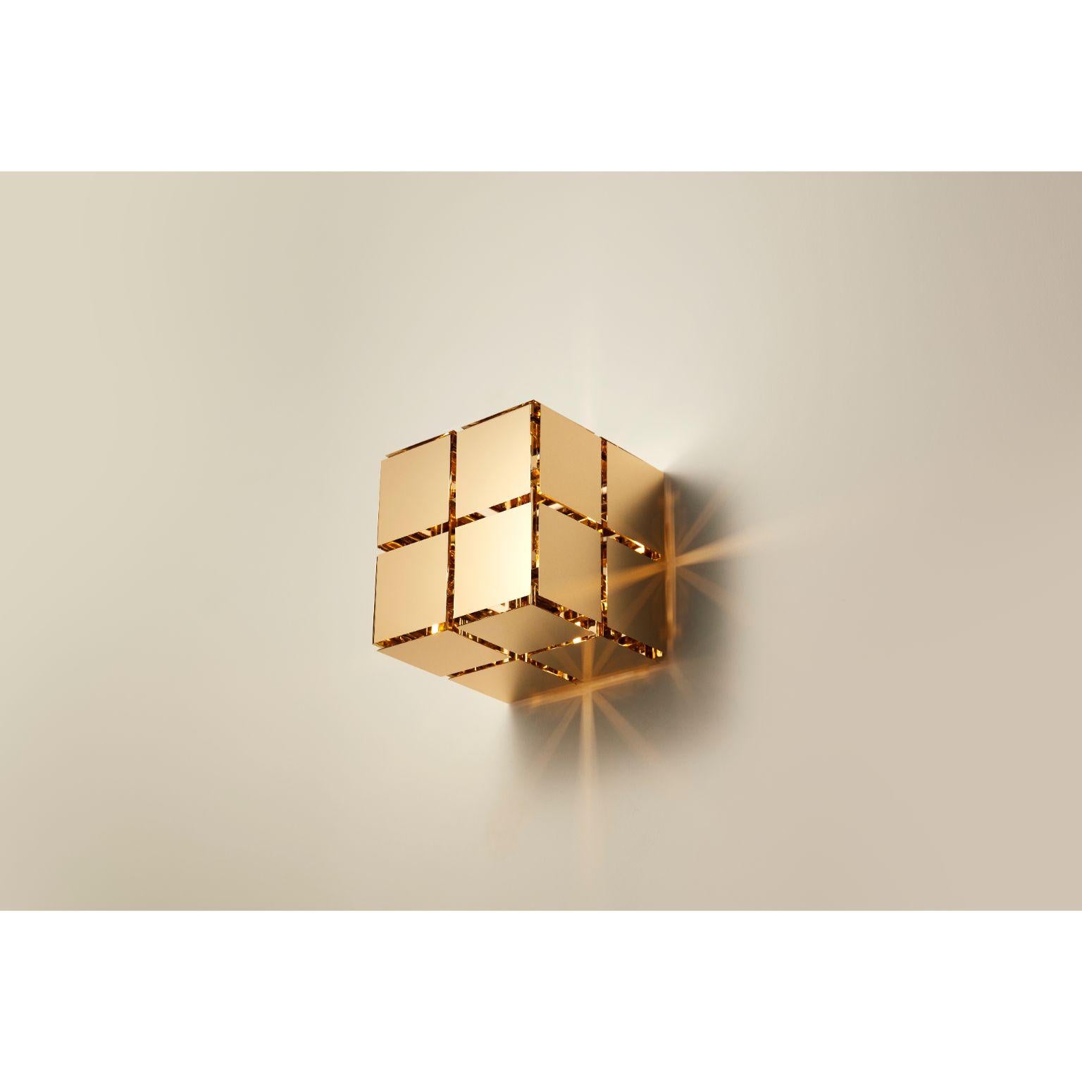 Cube wall lamp by Mydriaz
Dimensions: L 18 x W 18 x H 18 cm
Materials: Brass
Finishes: Golden-plated polished brass, white nickel finish on polished brass, black nickel finish on
polished brass

All our lamps can be wired according to each