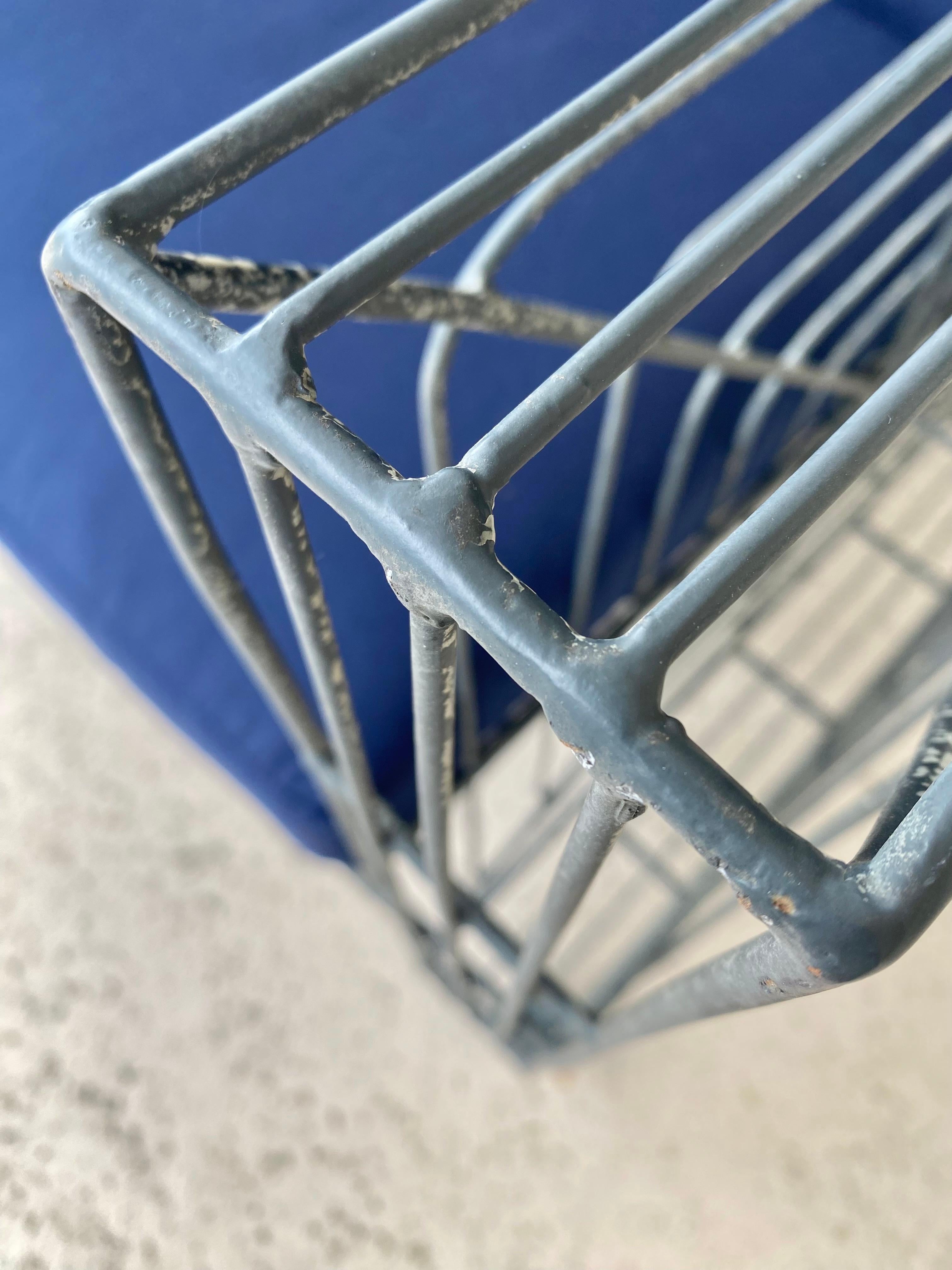 Sedie in filo di ferro Cube, una coppia in vendita 12
