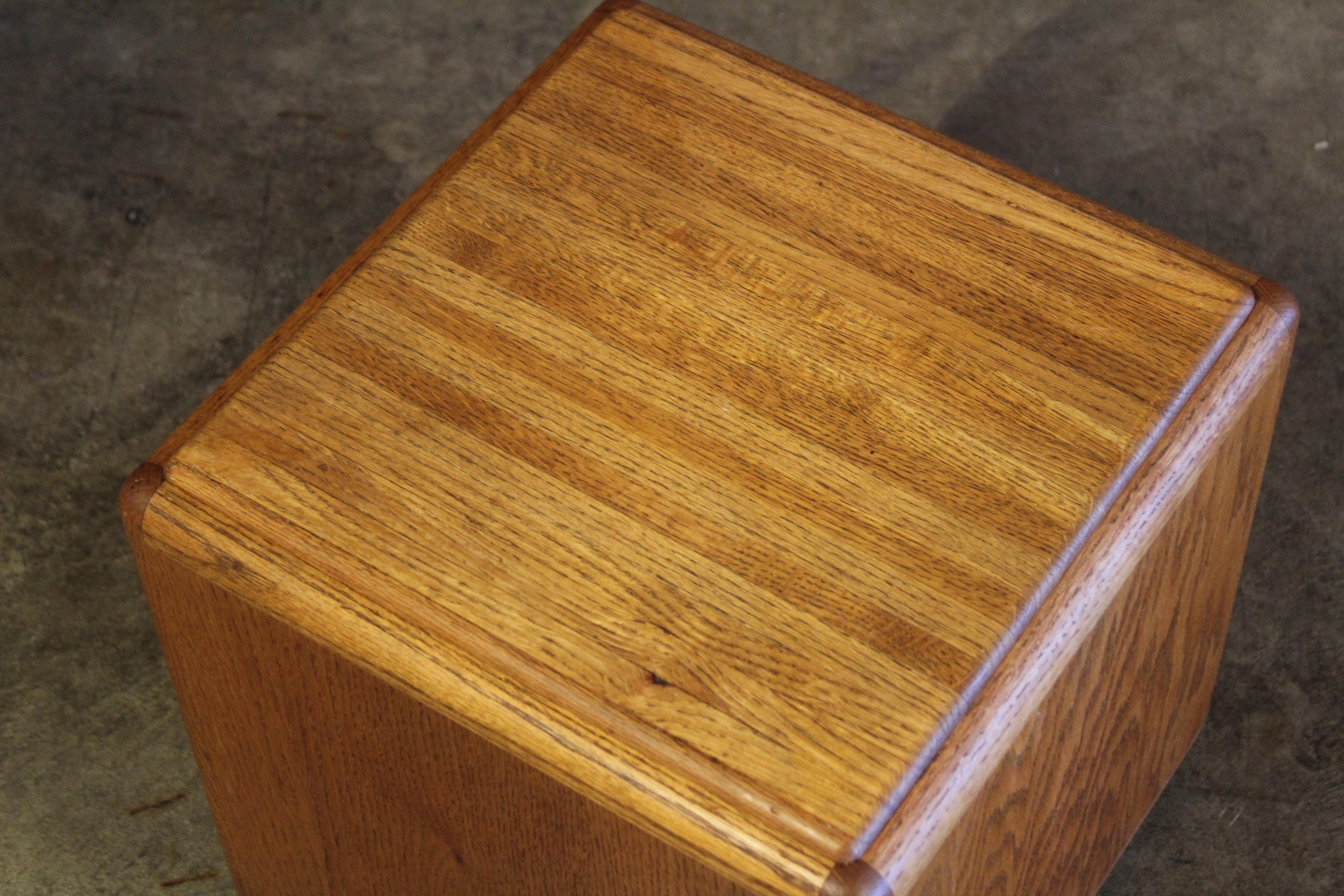 Cubed Oak Storage Side Table by Lou Hodges, California, 1970s For Sale 4