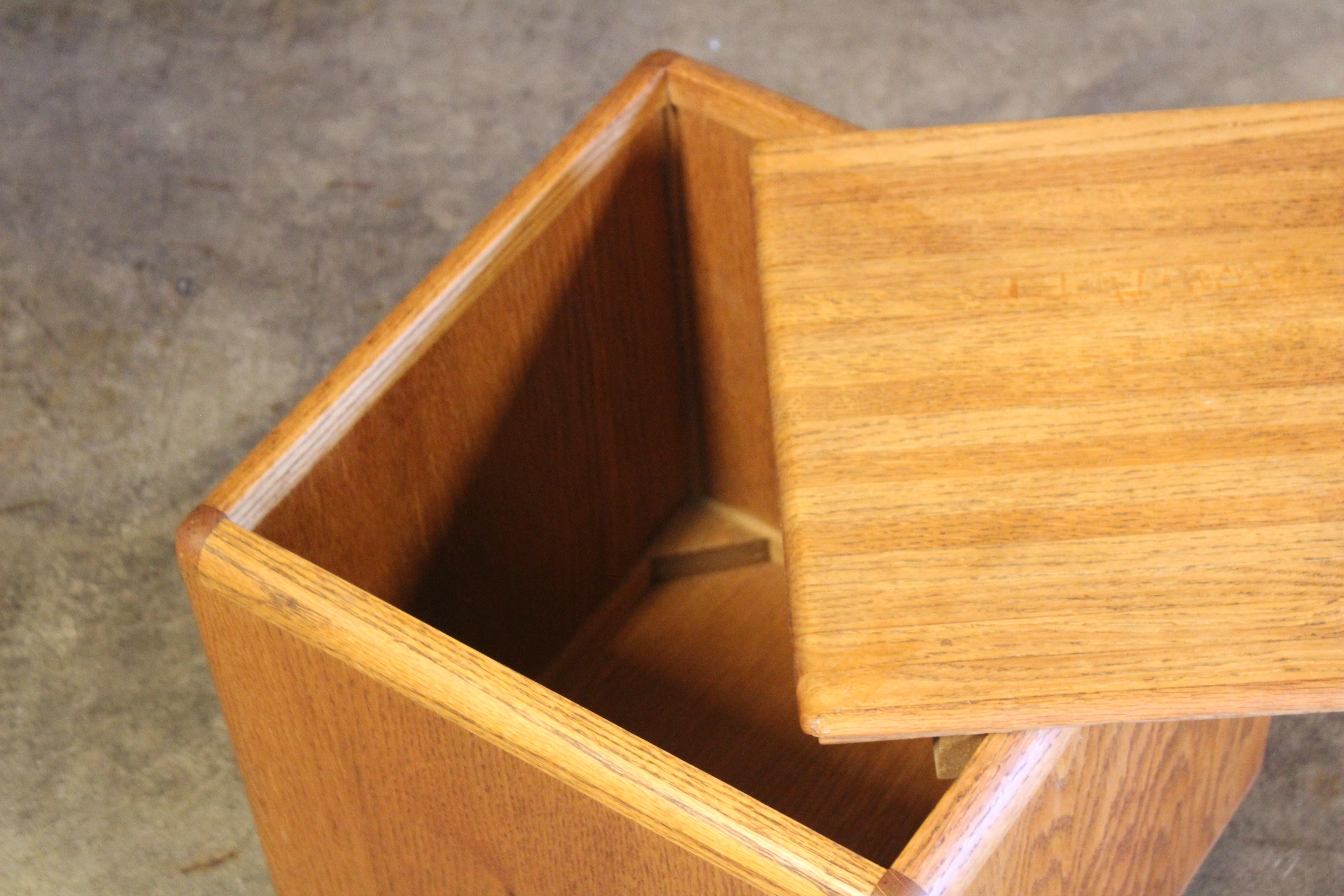 Cubed Oak Storage Side Table by Lou Hodges, California, 1970s For Sale 5