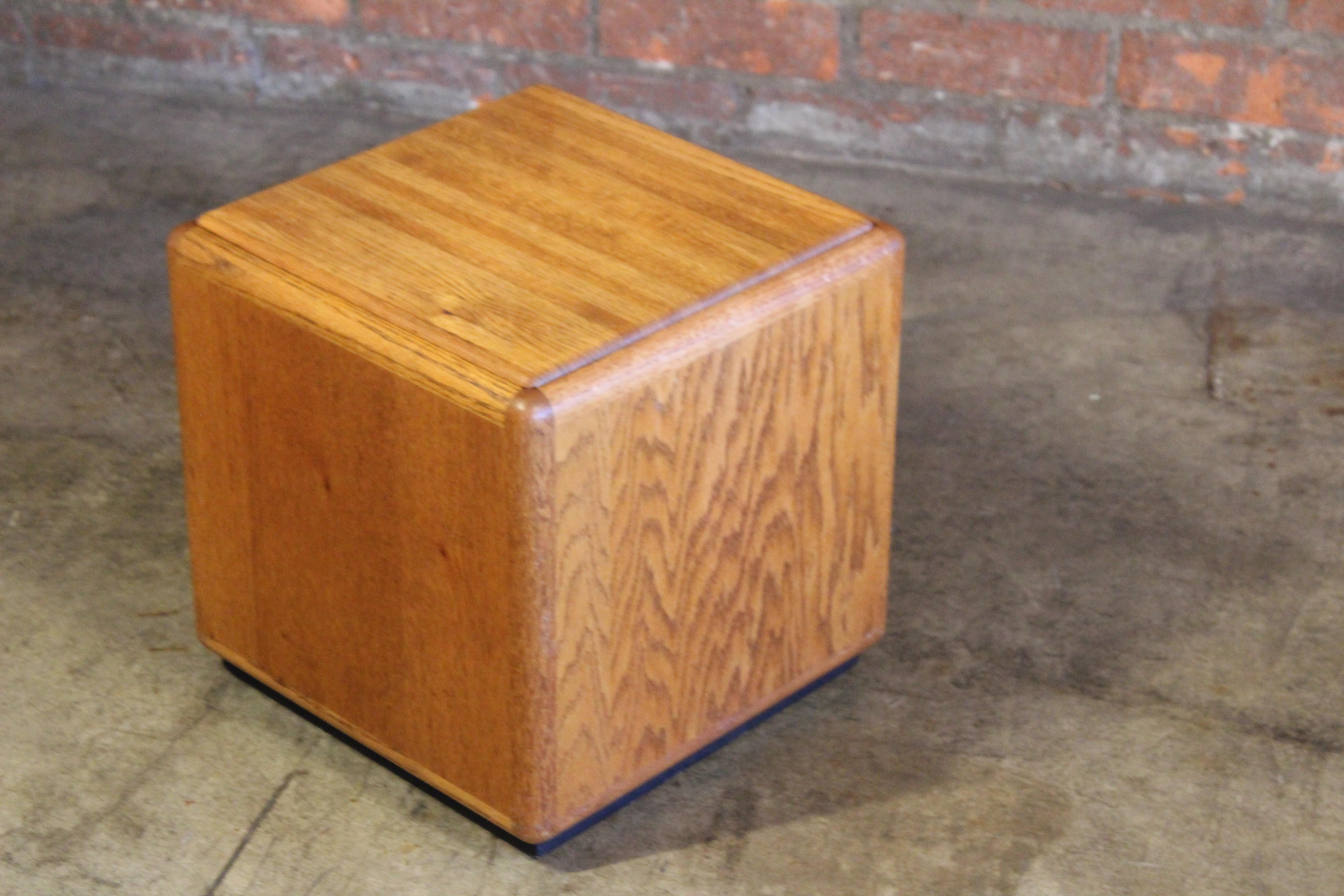 Cubed Oak Storage Side Table by Lou Hodges, California, 1970s For Sale 3