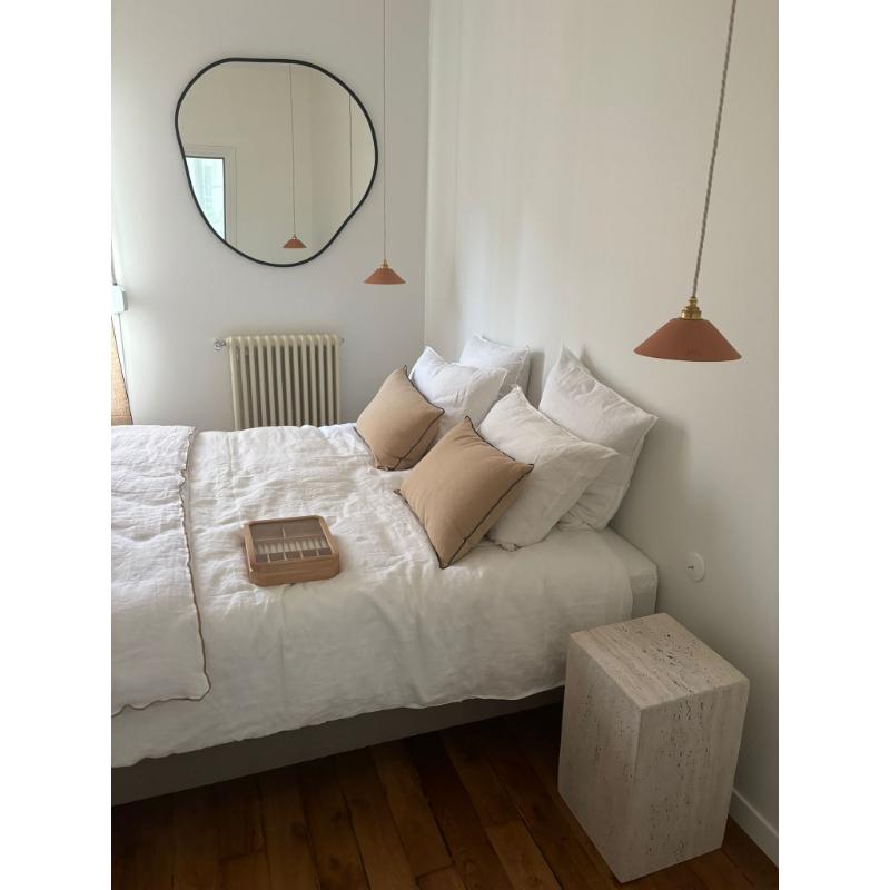 Tavolino decorativo Cubes Square Muted Beige in travertino di Beije Avenue In condizioni Nuovo in vendita a Geneve, CH