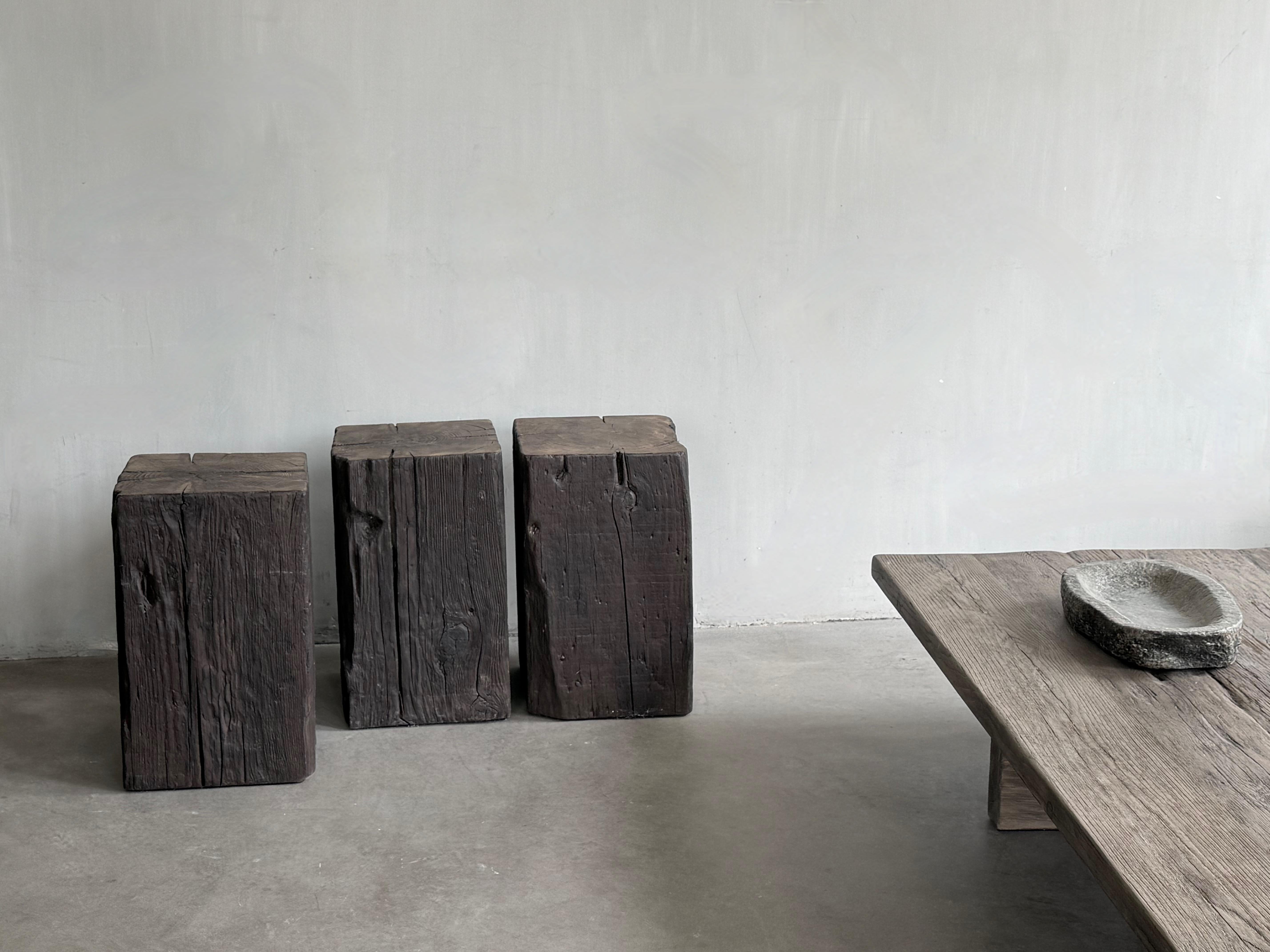 Cubes in 18th Century Belgian European oak.
These items are sawn from old beams and finished velvet soft.
Protected at the bottom with felt, so that they are easy to move.

Pure simplicity, full of character.
Handy as a side table, but also as an