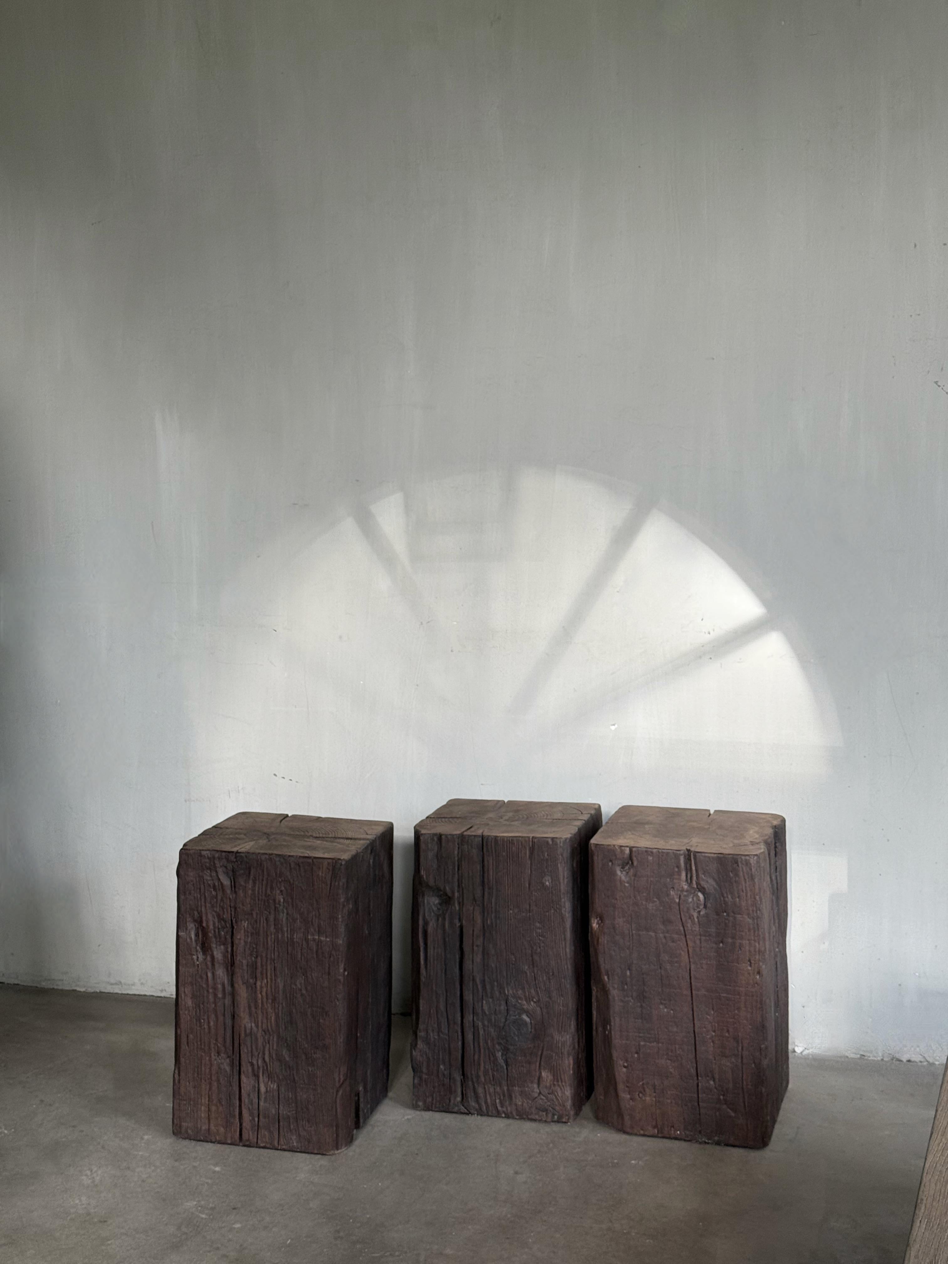 Primitif Cubes in 18th Century Oak Wood en vente