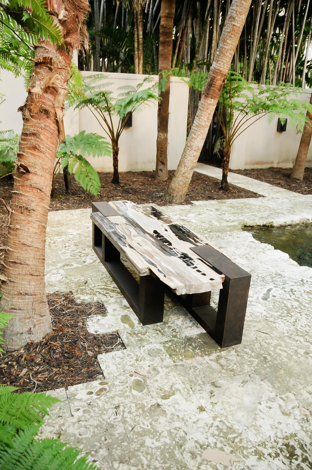 Cubic-Bank oder Tisch aus versteinertem Holz im Zustand „Neu“ im Angebot in Coral Gables, FL