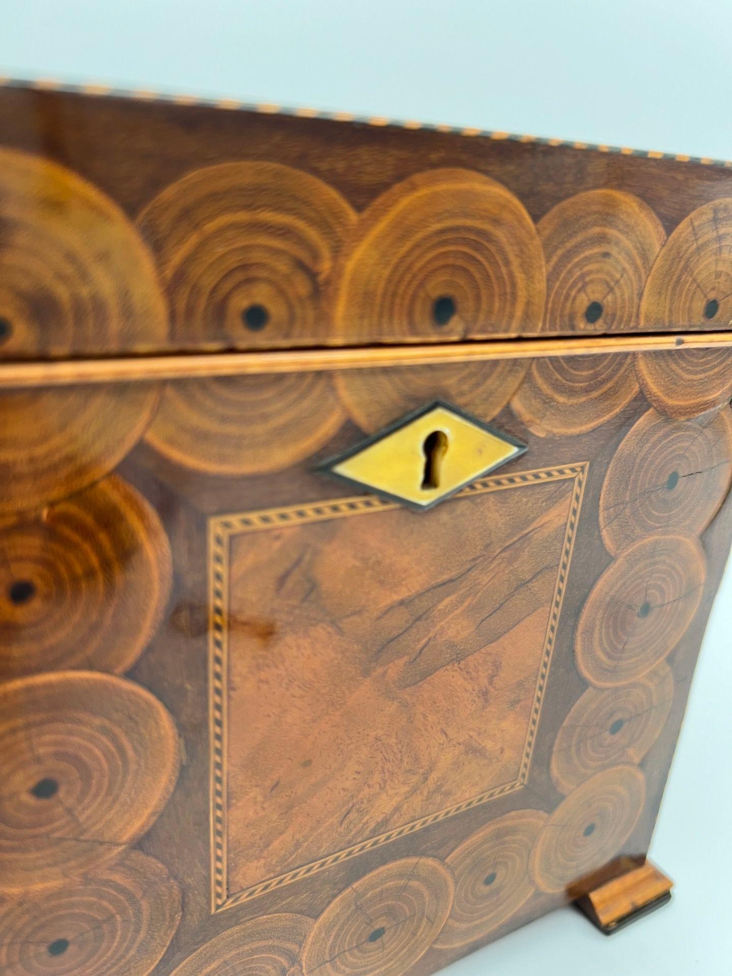 Cubic Biedermeier Box, Walnut with Inlays, Austria, circa 1830 4