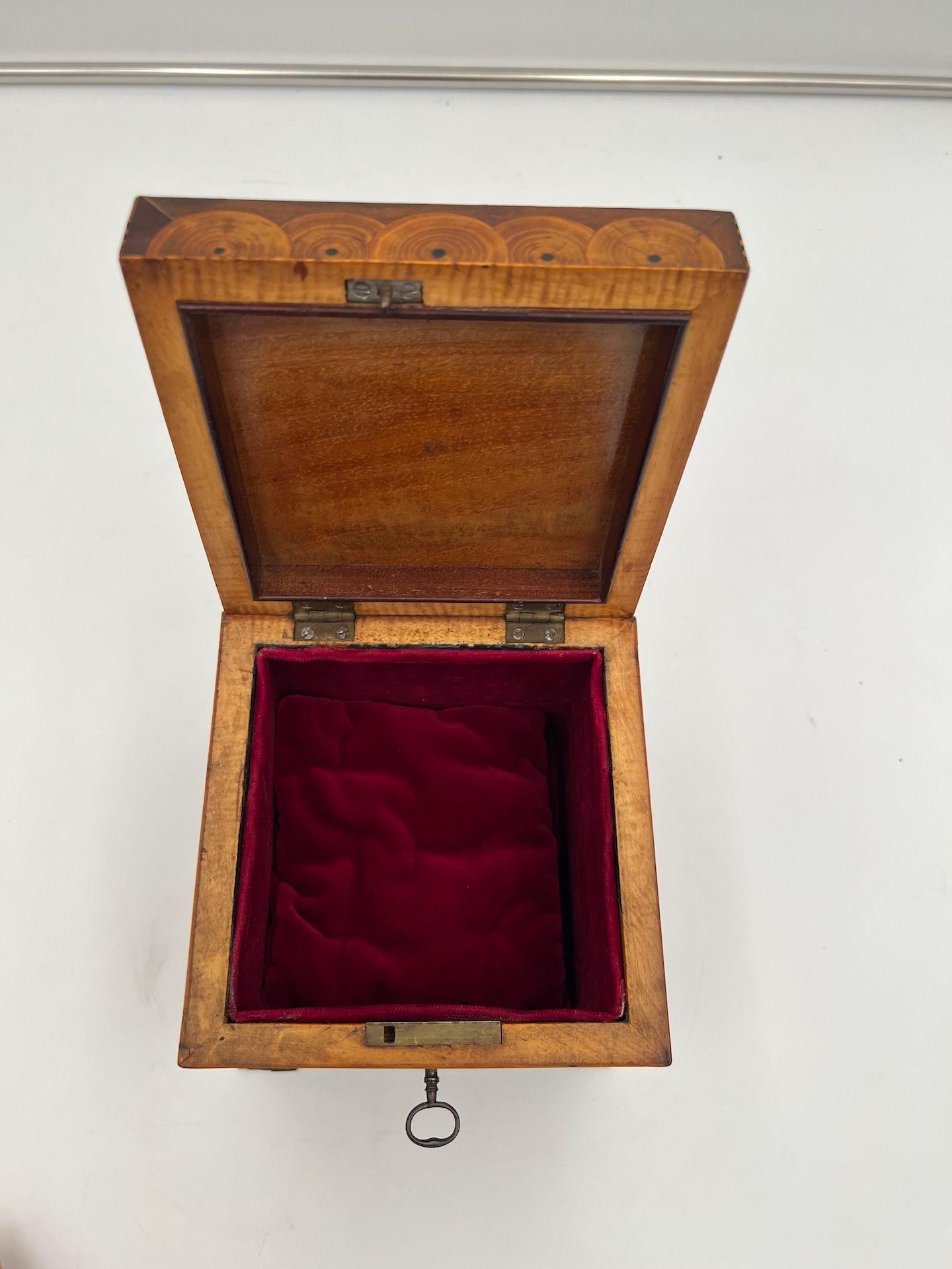 Cubic Biedermeier Box, Walnut with Inlays, Austria, circa 1830 6