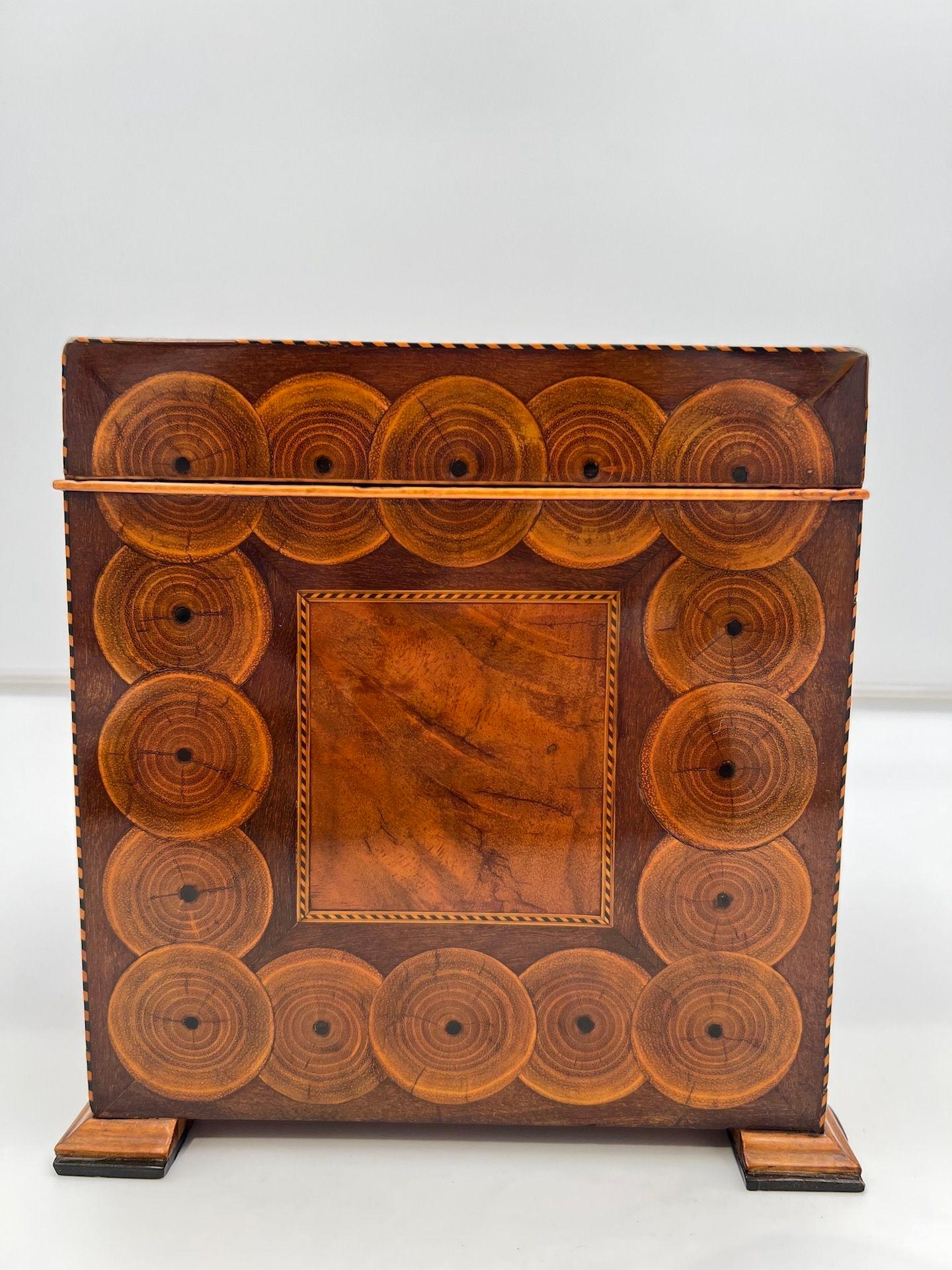 Cubic Biedermeier Box, Walnut with Inlays, Austria, circa 1830 2