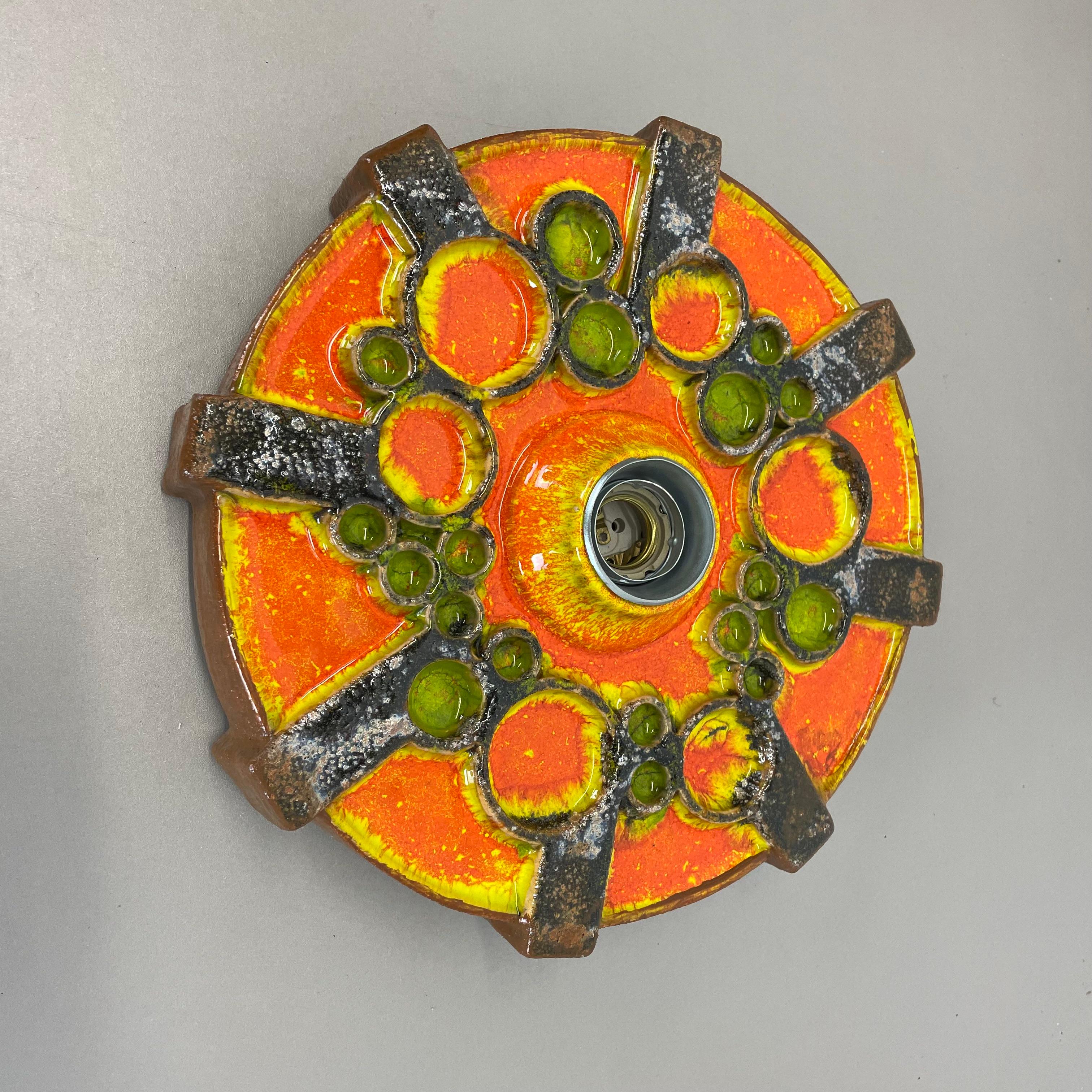 Article:

Wall light sconce


Origin:

Germany.



Age:

1970s.



Description:

Original 1970s modernist German wall light made of ceramic in fat lava optic. This super rare light was produced in the 1970s in a very colorful POP ART design with a