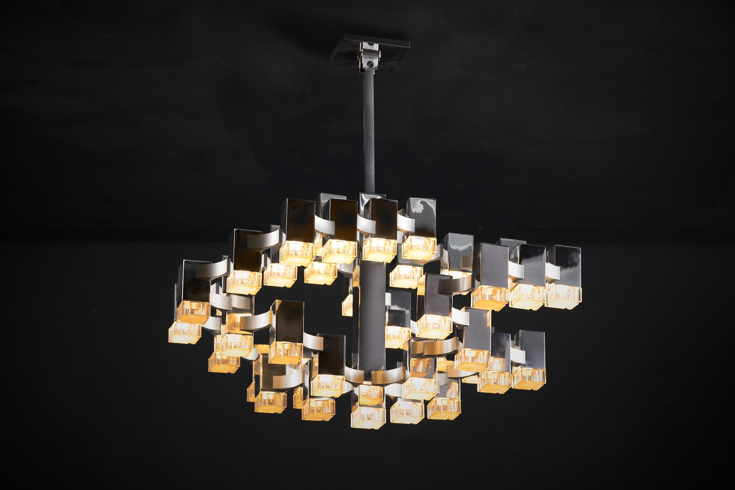 Cubic Chandelier 37 Lights by Gaetano Sciolari, Italy, 1970s In Good Condition For Sale In Melbourne, VIC