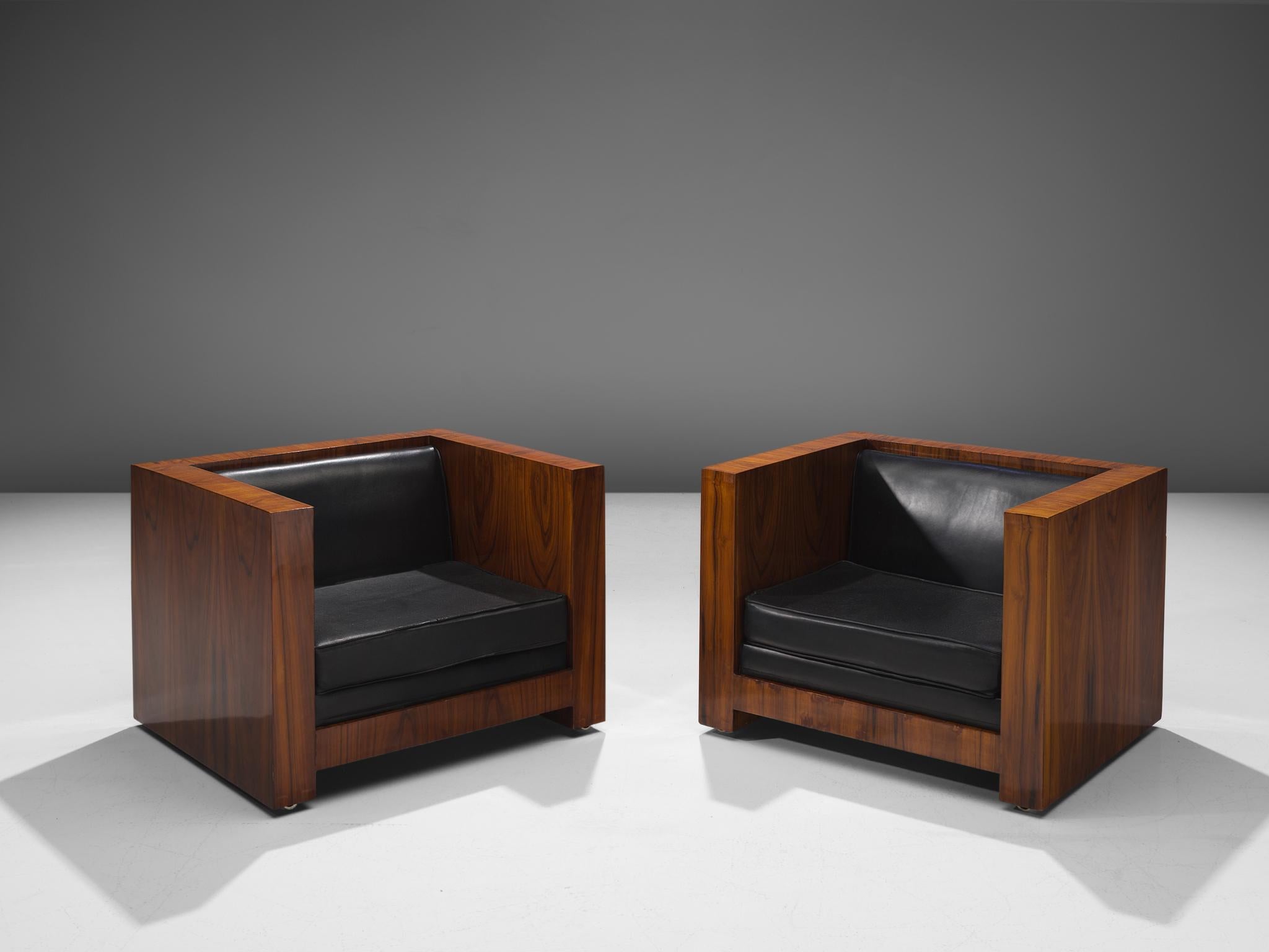 Cuir Chaises longues italiennes cubiques avec cadre en bois et tissu d'ameublement en cuir noir