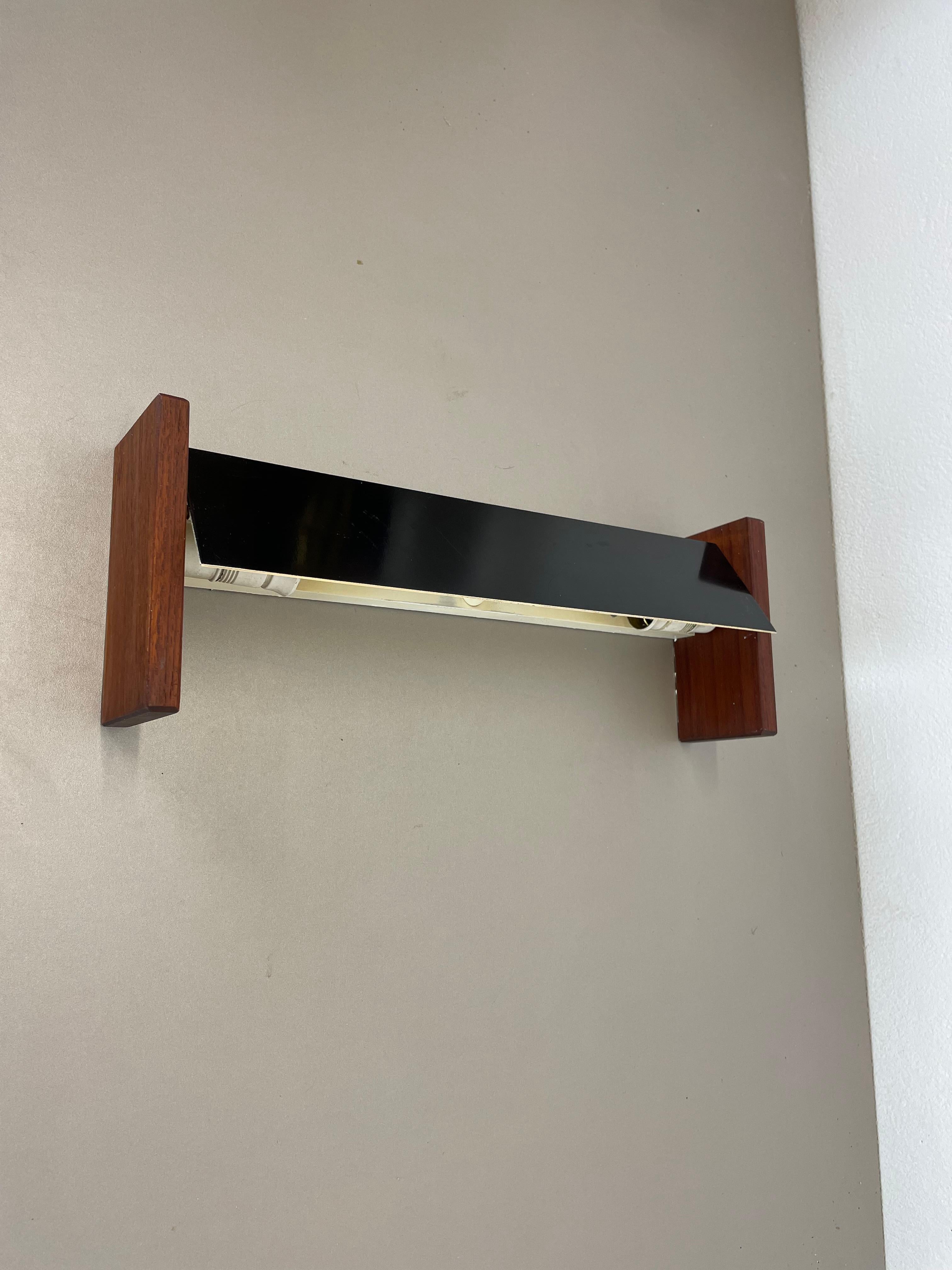 Mid-Century Modern cubic Large 38cm Teak and Metal adjustable wall light element, Germany 1950s For Sale