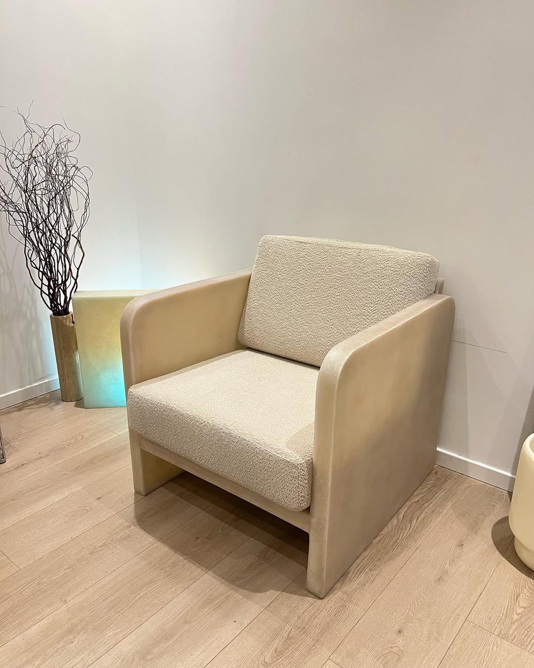 Contemporary Natural Beige Fiberglass Cubic Lounge Chair with Cusion by kar For Sale 8