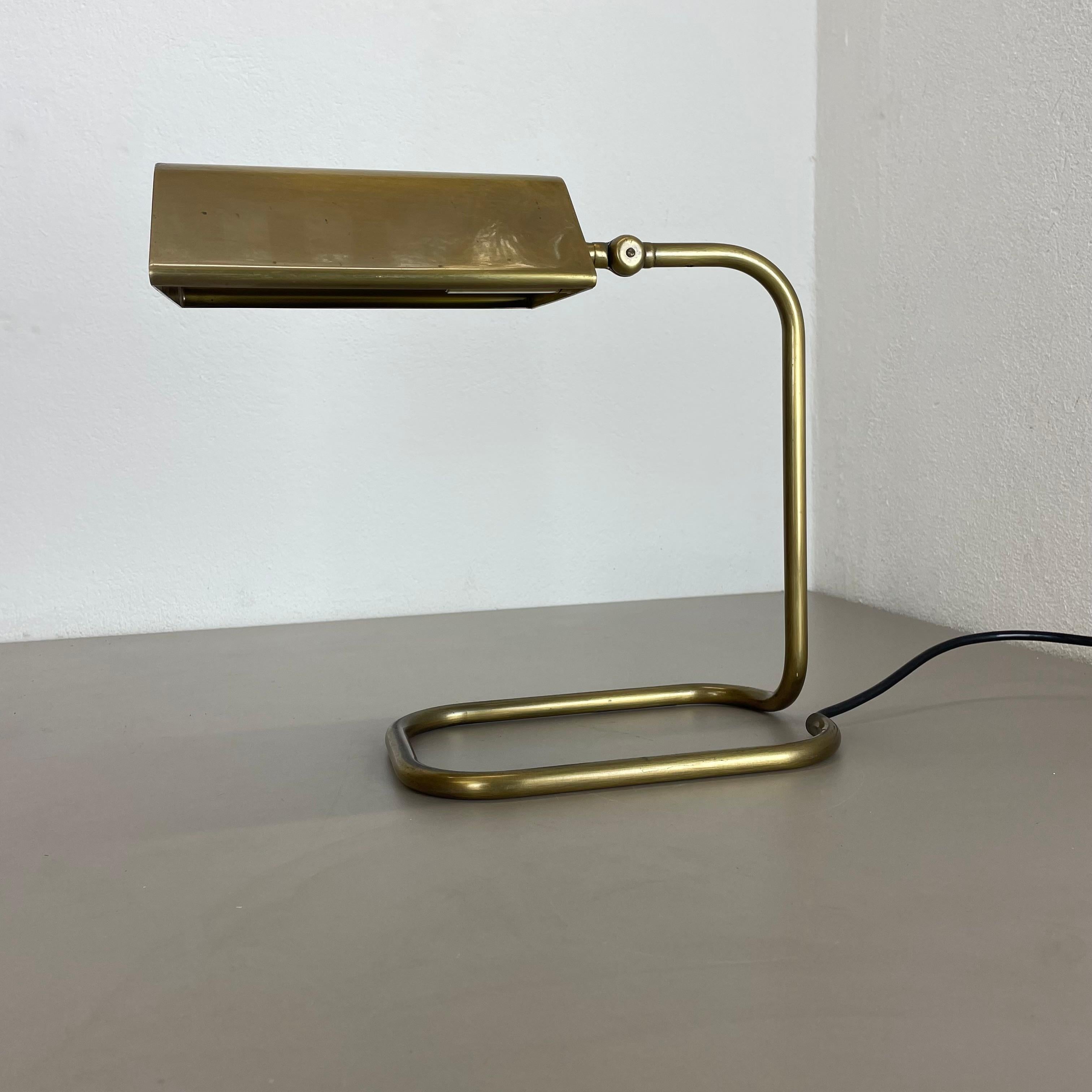 Article:

Table light


Origin:

Germany


Producer:

FLORIAN SCHULZ (marked with REIM INTERLINE, Producer FLORIAN SCHULZ)


Material:

Metal brass


Age:

1970s



Description:

This original vintage table light was designed and produced in Germany