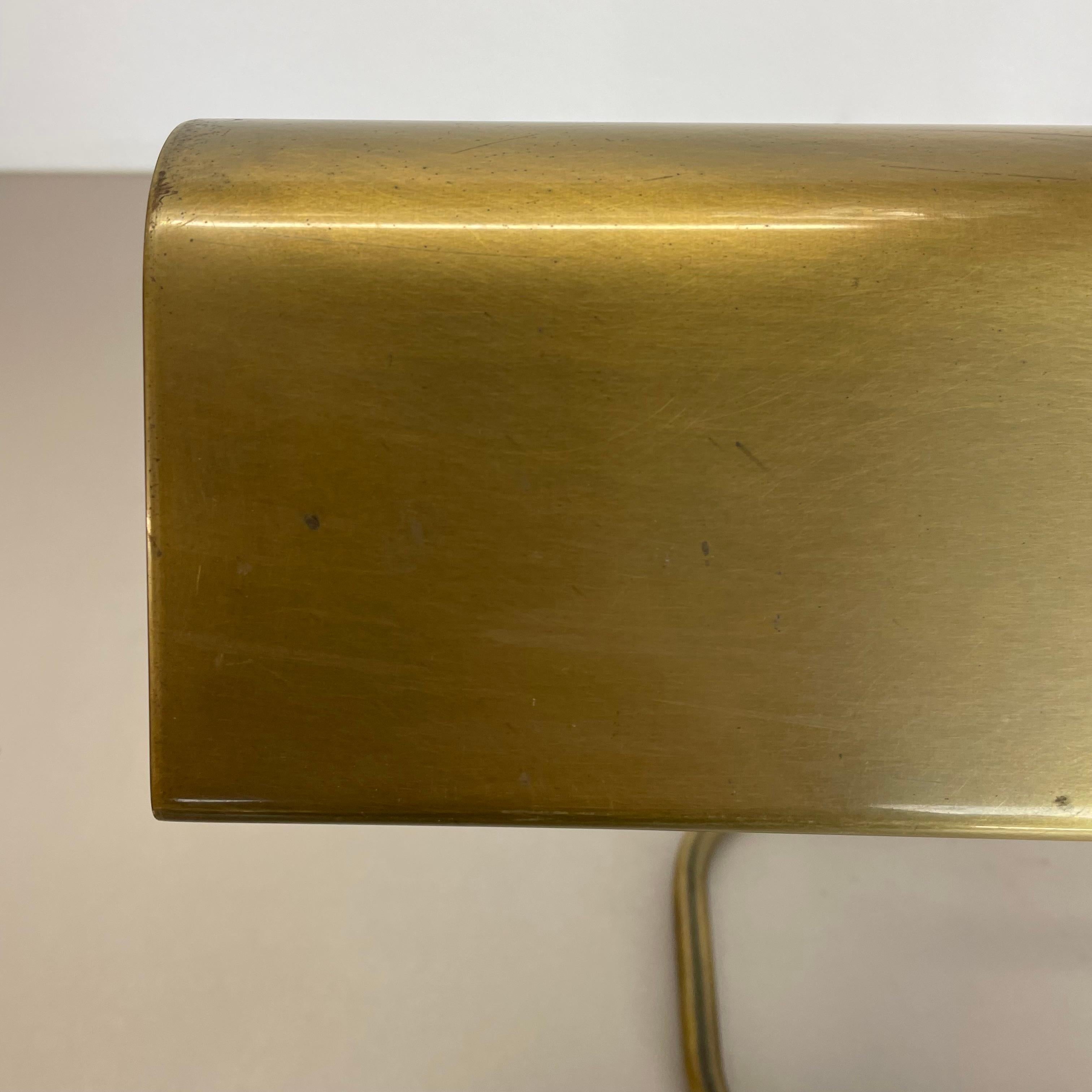 Allemand Lampe de bureau cubique moderniste en laiton par Florian Schulz, Allemagne, 1970 en vente
