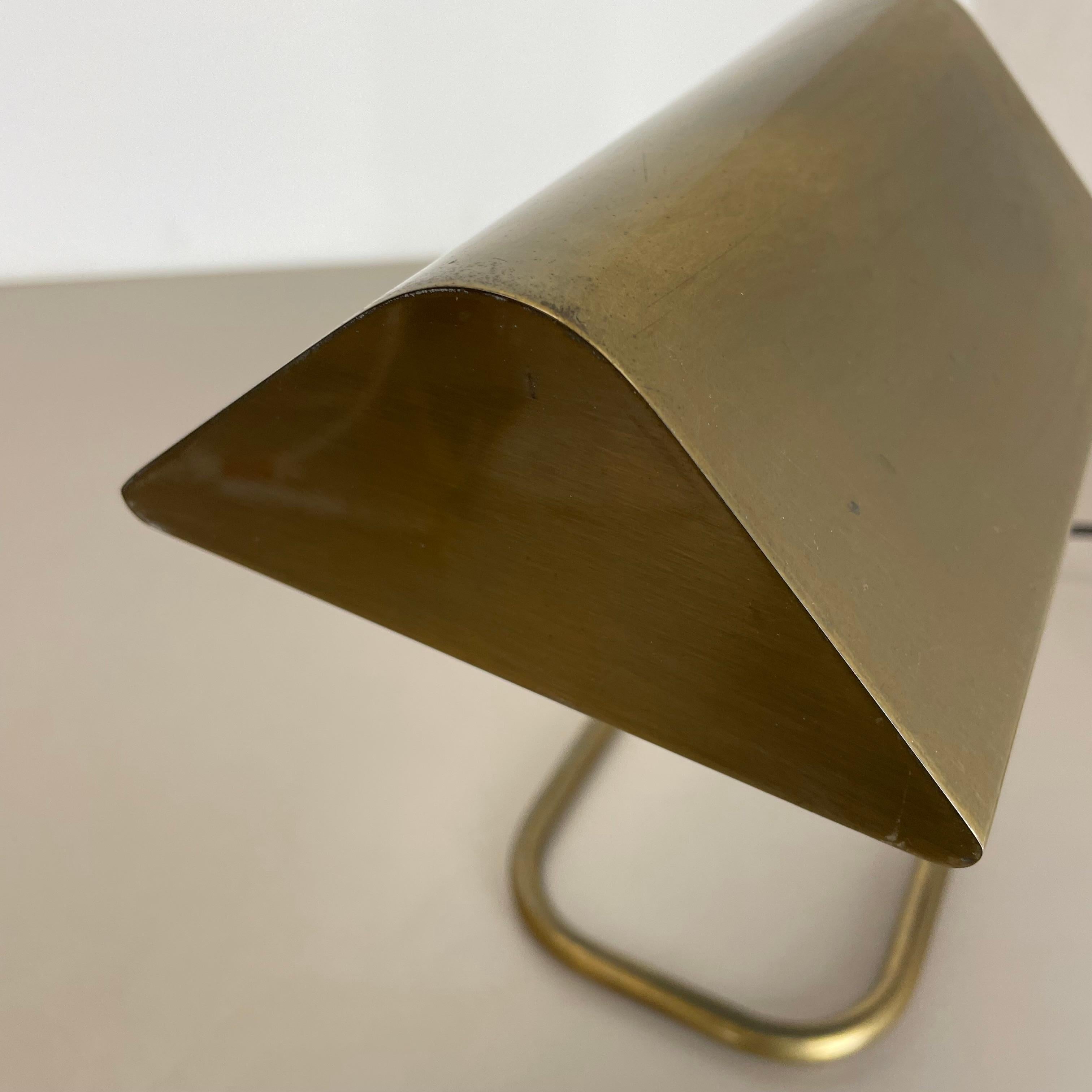 Laiton Lampe de bureau cubique moderniste en laiton par Florian Schulz, Allemagne, 1970 en vente