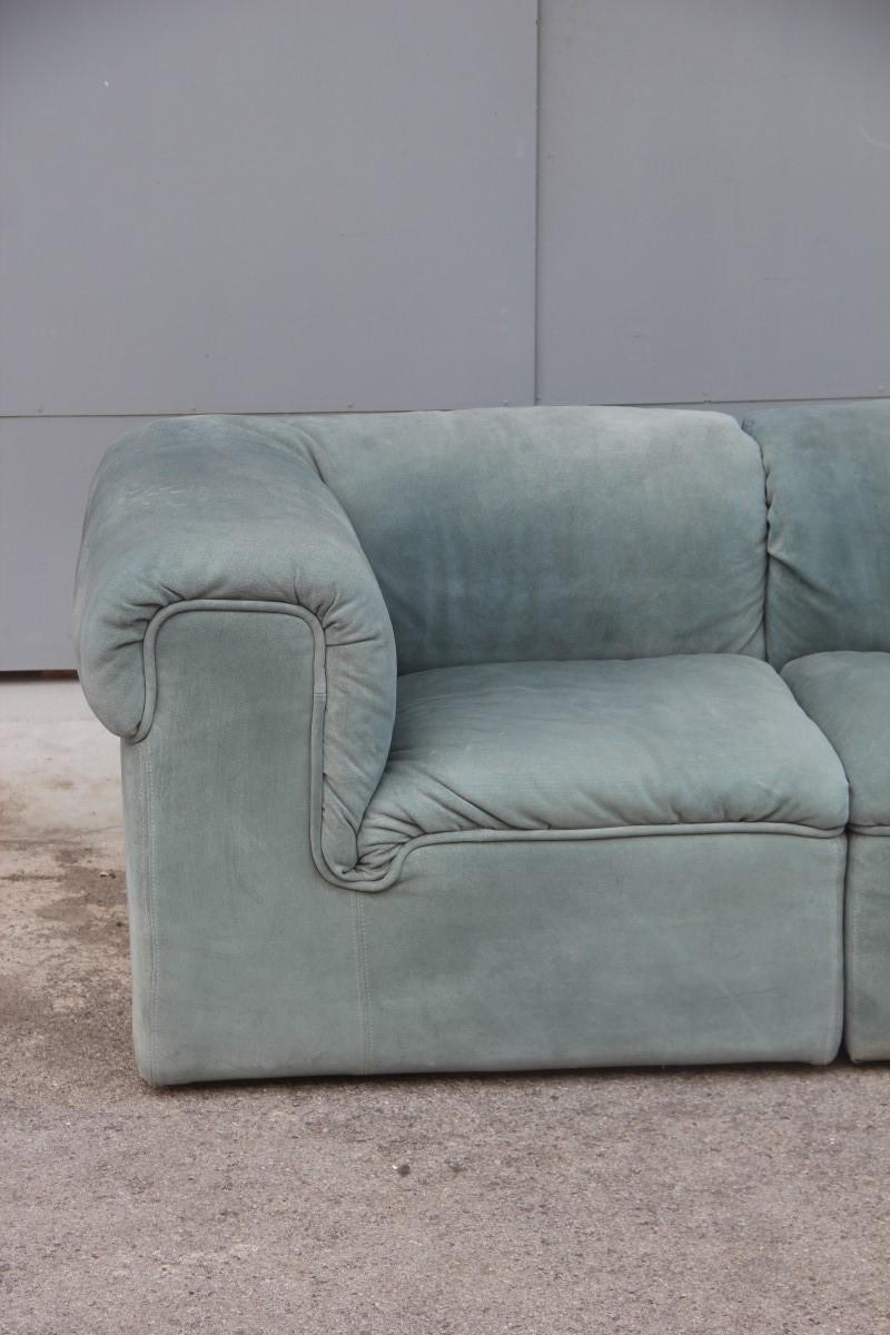 Cubic modular sofa Italian design 1970 Pietro Arosio light green colored Leather.

The corner pieces measure, height cm.70, width cm.95, depth cm.95, the complete sofa has a length of cm.375.
Any compositions can be made because they could be as