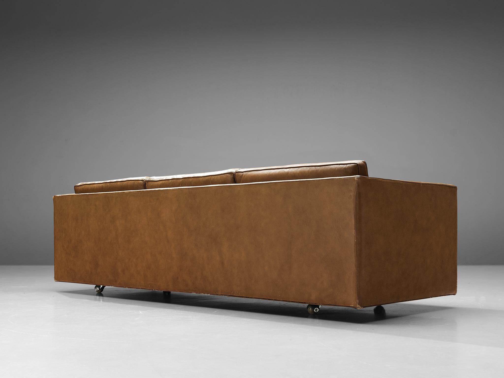 Artifort Cubic Dreisitziges Sofa aus braunem Leder  (Ende des 20. Jahrhunderts) im Angebot
