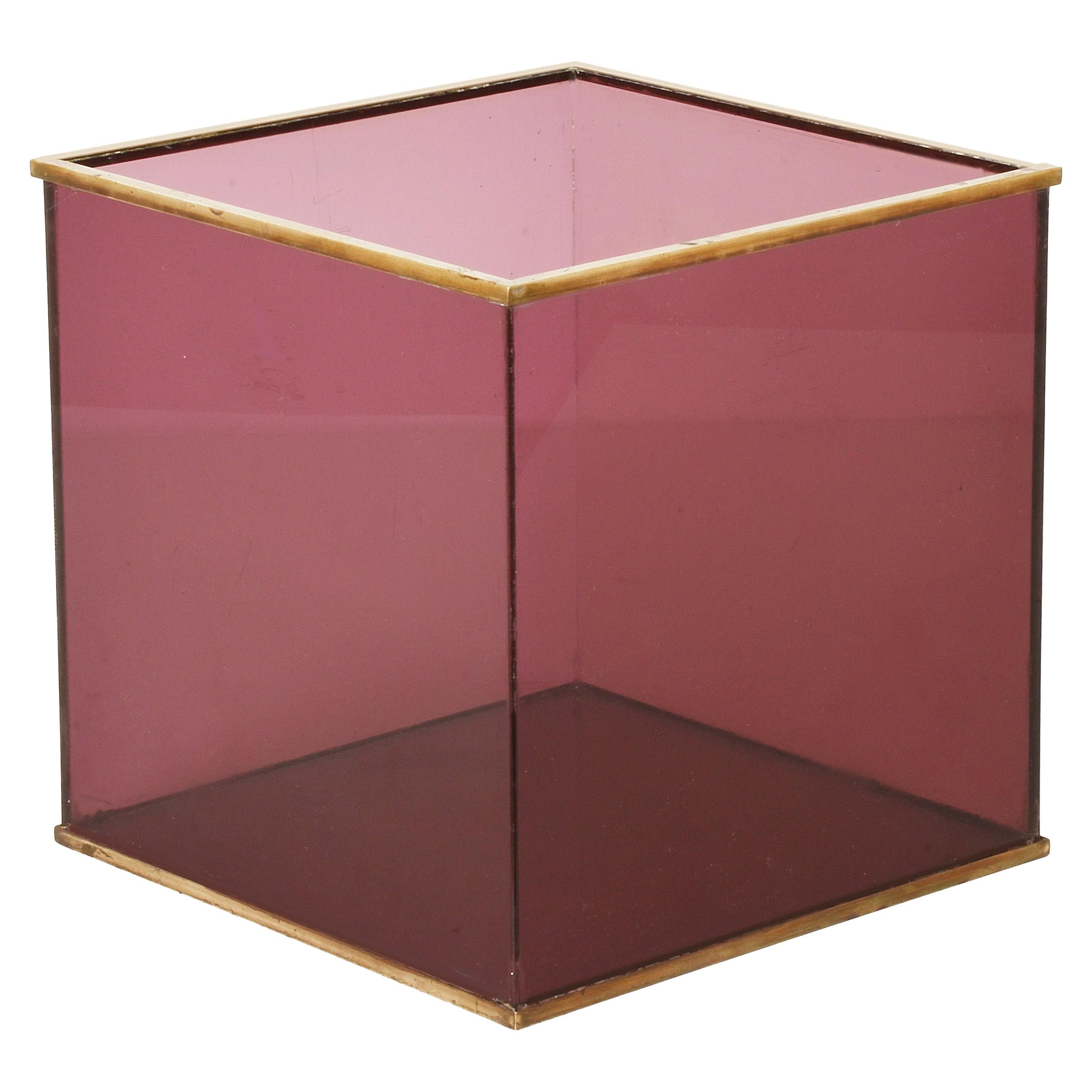 Cubic Violet Lucite and Brass Italian Magazine Rack in Rizzo Style, 1970s For Sale