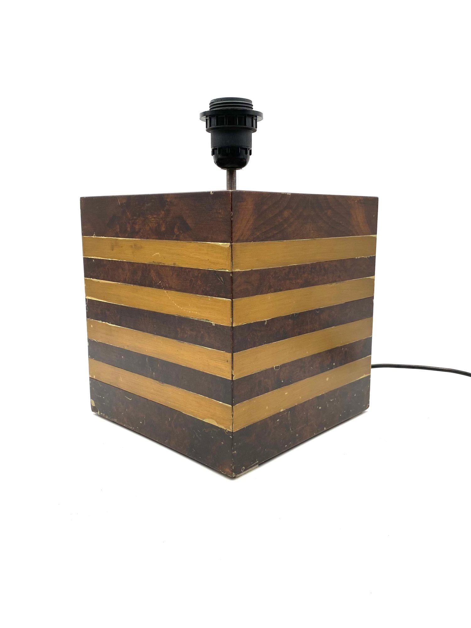 Cubic Wooden and Brass Table Lamp Base, Italy, 1970s In Good Condition For Sale In Firenze, IT