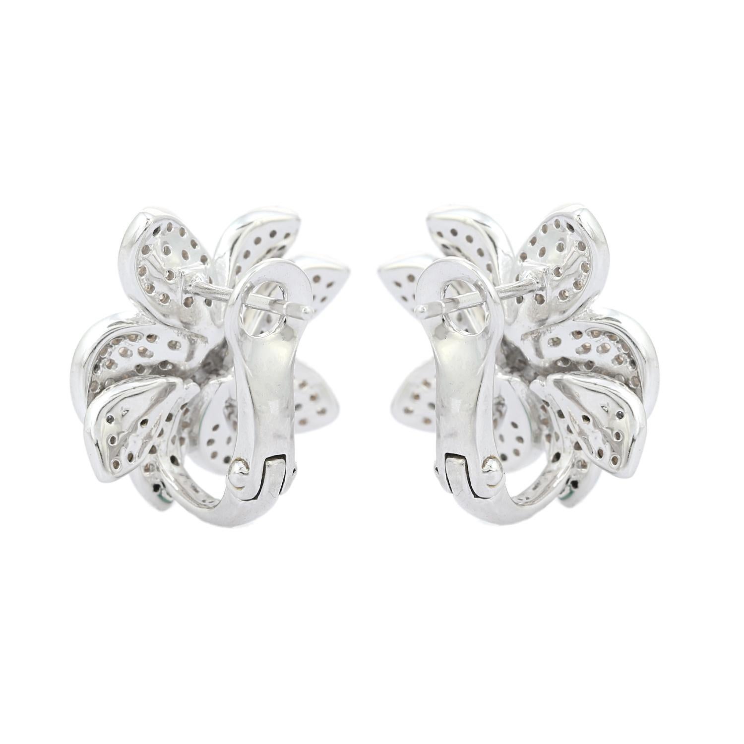 Cubic Zirconia Antique Style Lily Flower Stud Earrings for Fiance Gift in Silver For Sale 2