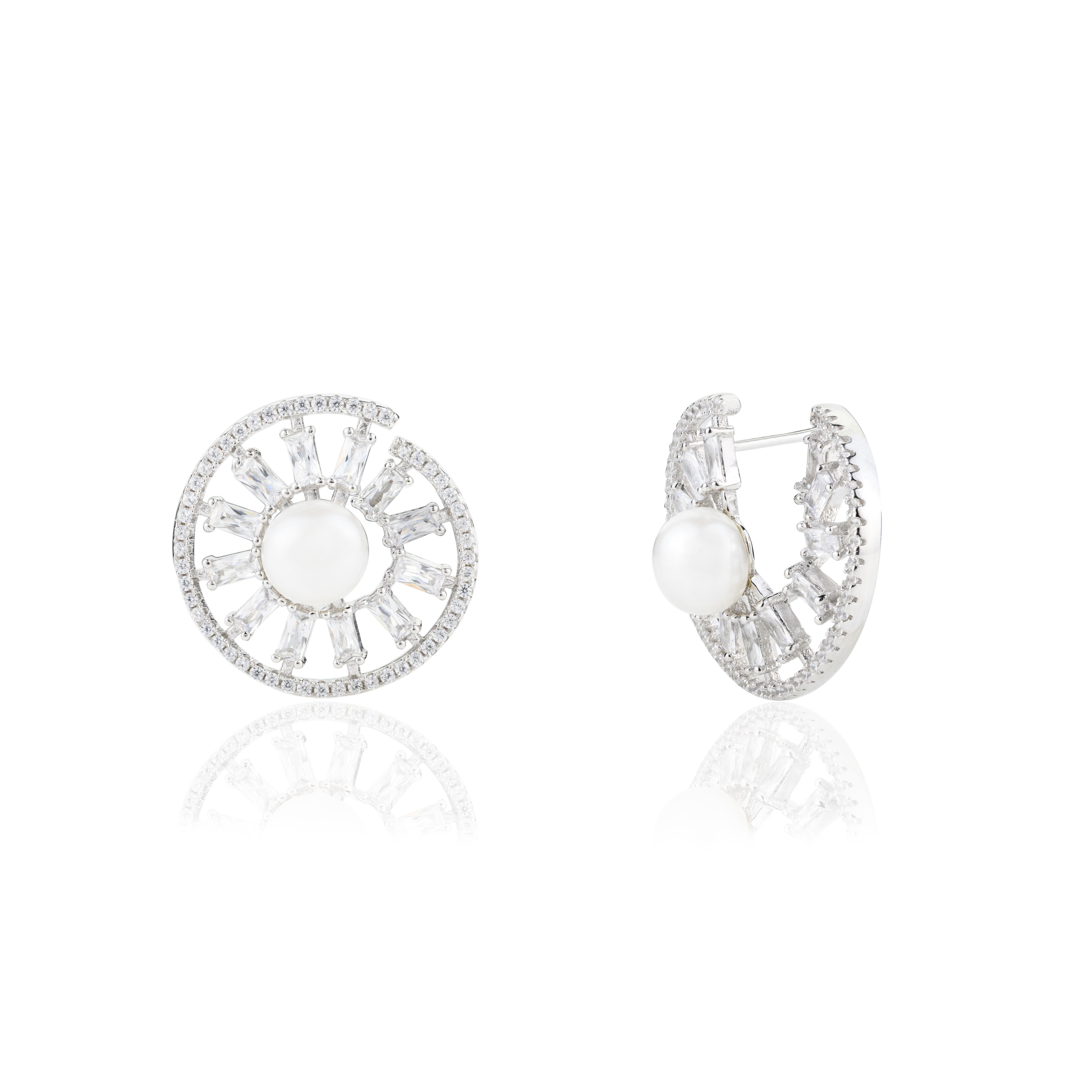 Cubic Zirconia Pearl Wheel of Fortune Stud Earrings in Sterling Silver for Mom In New Condition For Sale In New York, NY