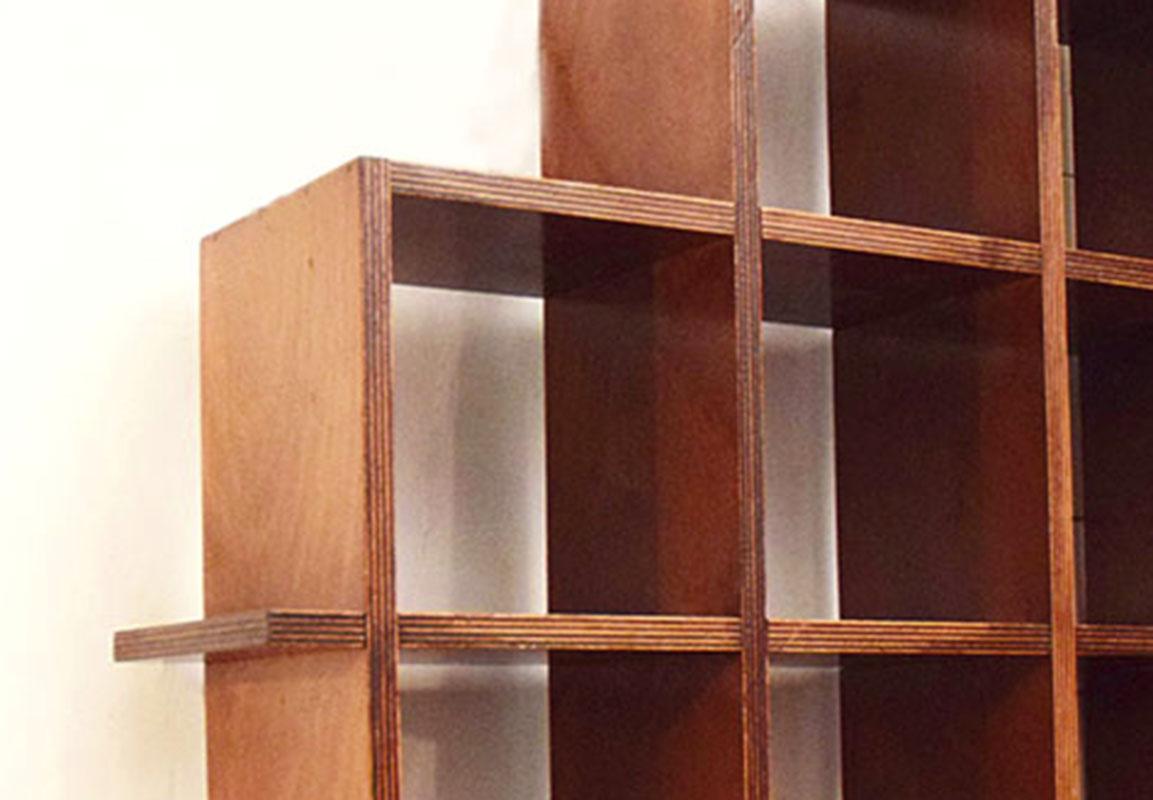 Late 20th Century Cubical wall bookcase in laminated made in Italy 1970s For Sale