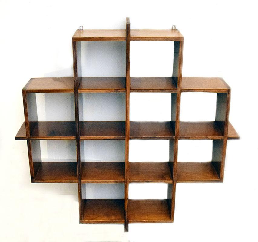 Wood Cubical wall bookcase in laminated made in Italy 1970s For Sale