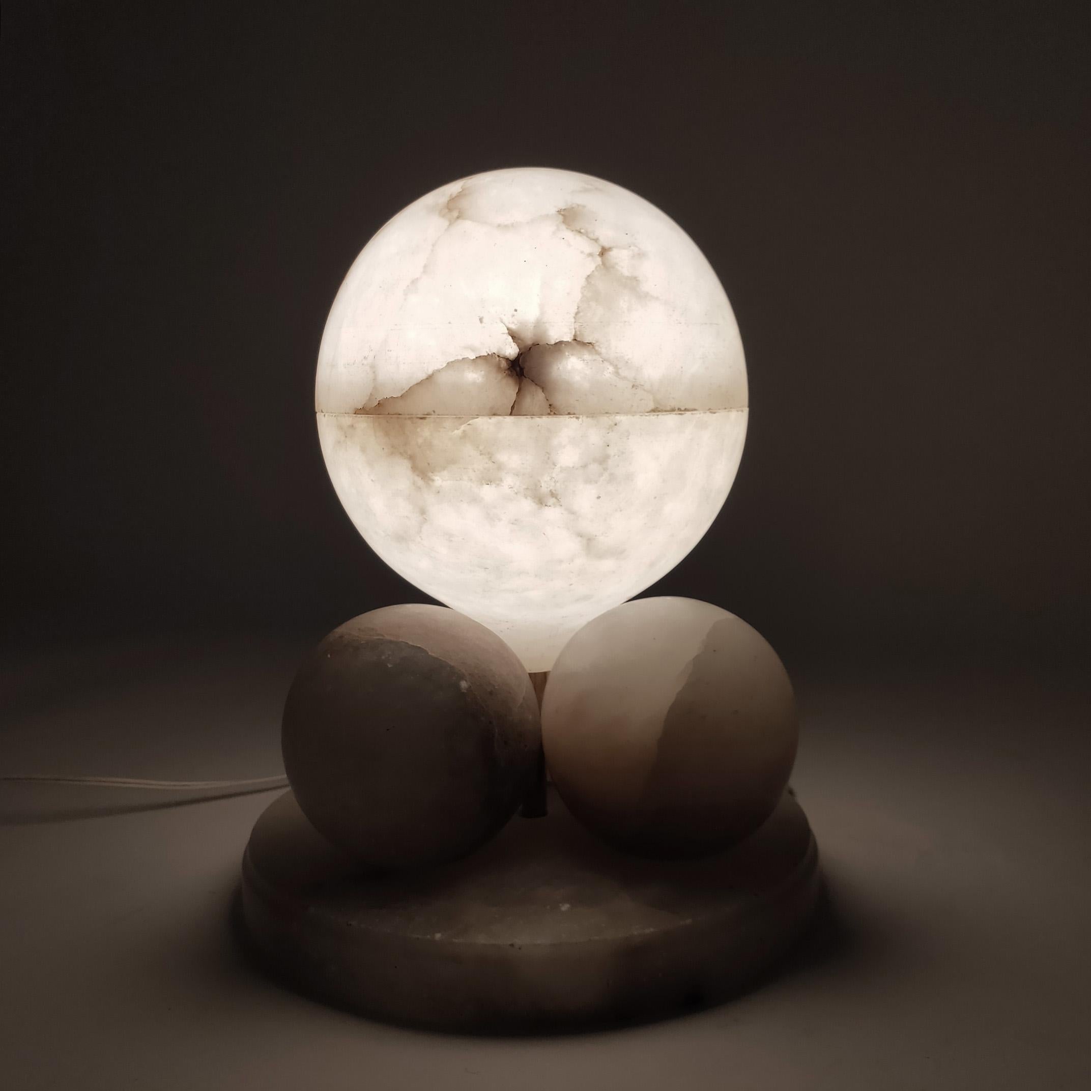 Cubist alabaster table lamp in the style of Eclipsi, Spain, 1950s In Good Condition For Sale In SANT ADRIÀ DE BESÒS, ES