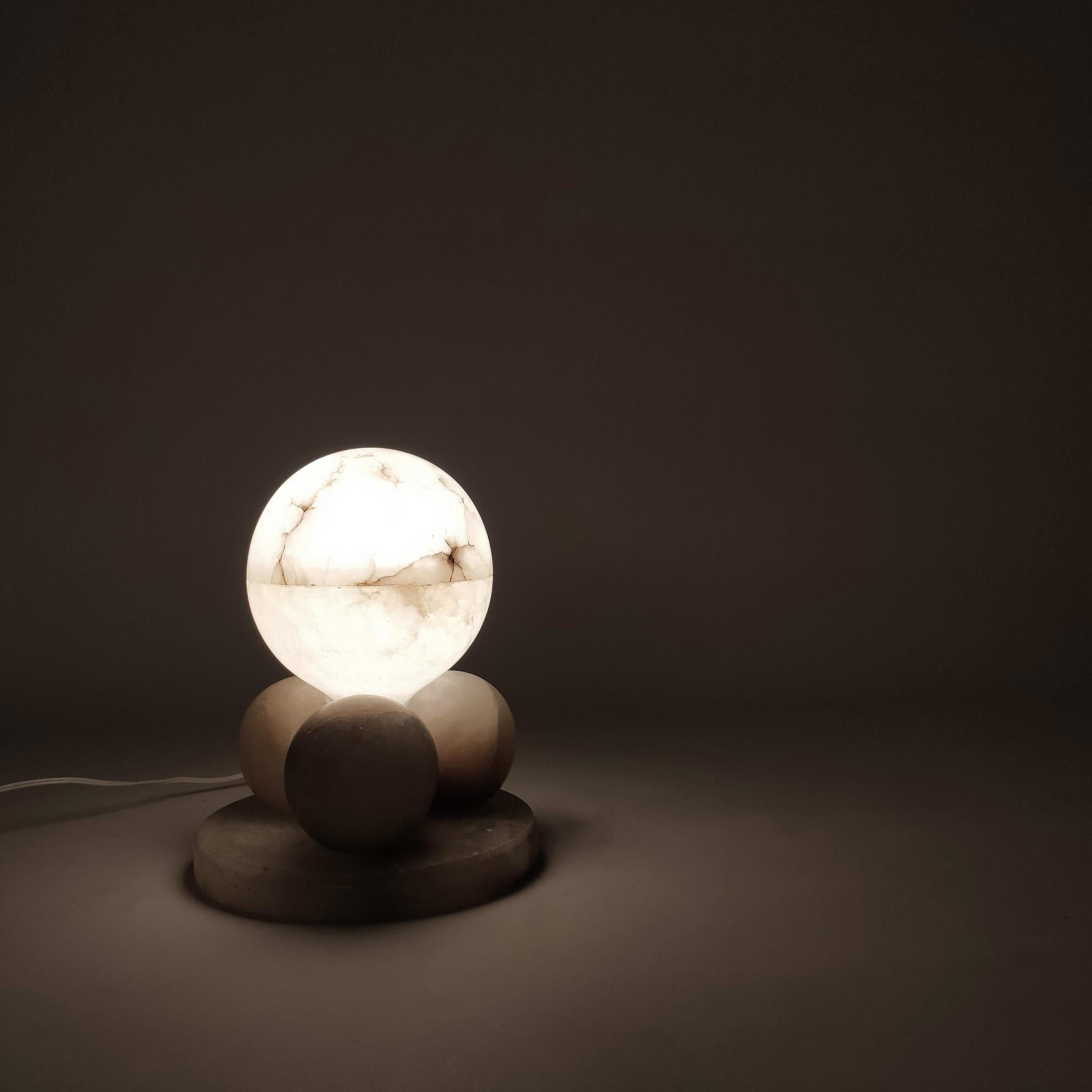 Mid-20th Century Cubist alabaster table lamp in the style of Eclipsi, Spain, 1950s For Sale