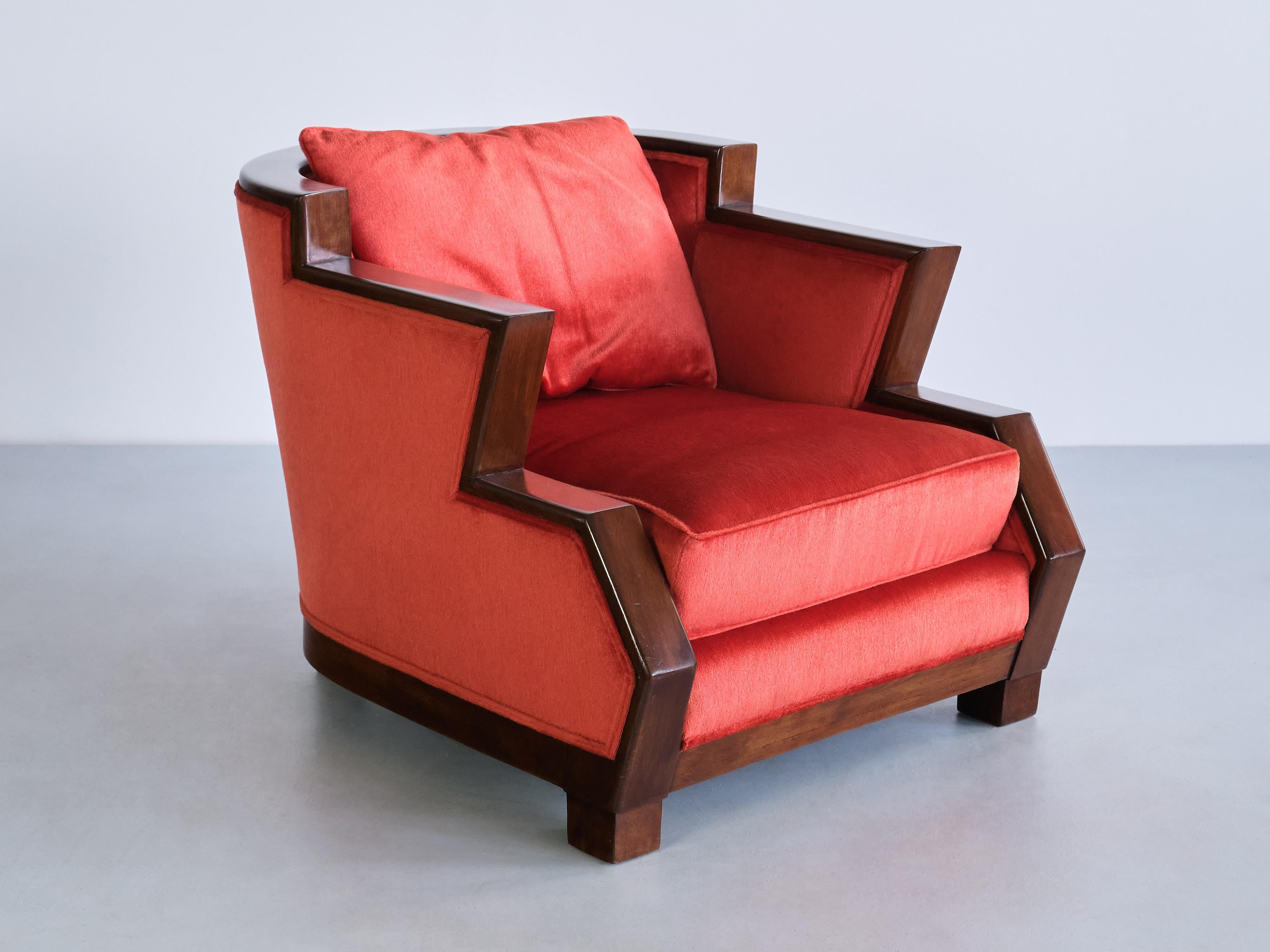 Cubist Art Deco Armchair in Vermilion Mohair Velvet and Maple, Belgium, 1920s In Good Condition For Sale In The Hague, NL