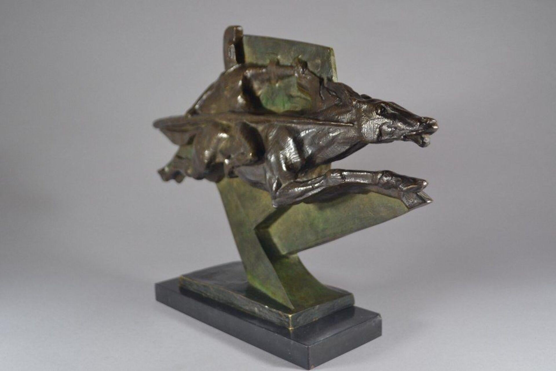 Cubist bronze warrior signed Wanda. French. Circa 1930. Art Deco In Excellent Condition In Barjols, FR