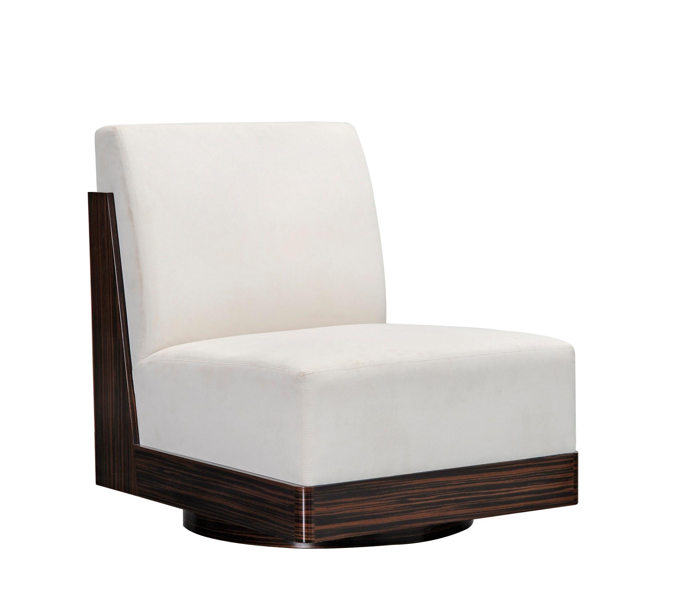 N° CH-005

Le fauteuil Cubist Curve Lounge Chair est fabriqué de manière traditionnelle avec un système de ressorts à huit voies liés à la main, puis le duvet et la mousse de la plus haute qualité sont superposés pour créer une résilience qui permet